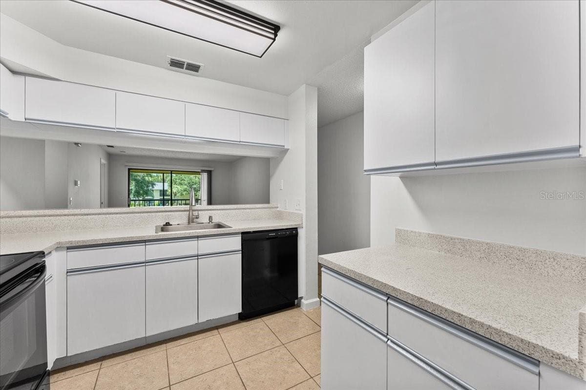 Condominium at 3001 58TH AVE S #1106, ST PETERSBURG, photo 6 of 52