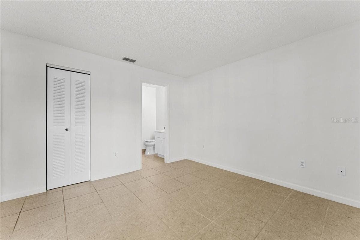 Primary with ensuite bath - 3001 58TH AVE S #1106, ST PETERSBURG