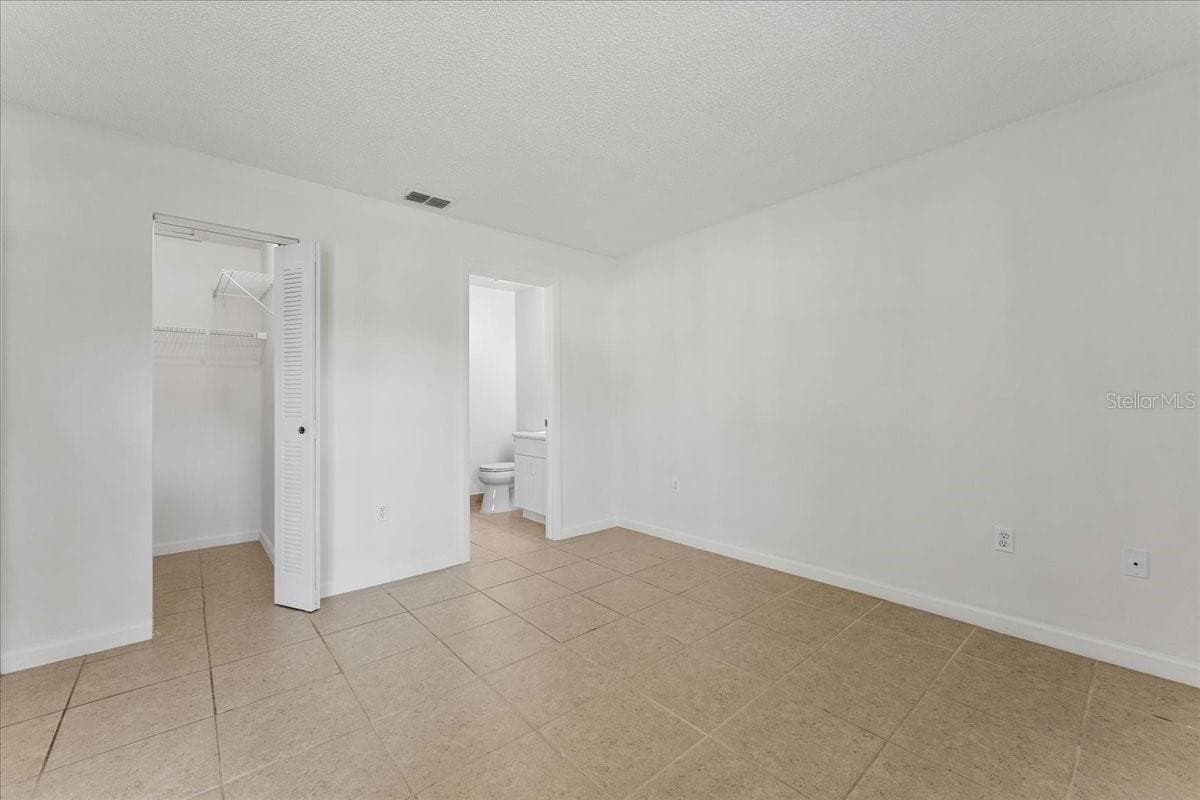 Primary with ensuite bath and walk in closet - 3001 58TH AVE S #1106, ST PETERSBURG