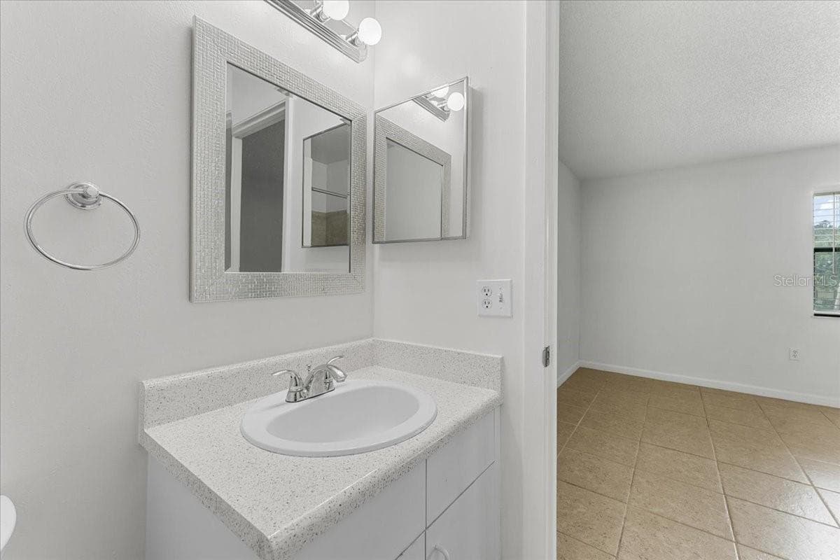 Primary ensuite bathroom - 3001 58TH AVE S #1106, ST PETERSBURG