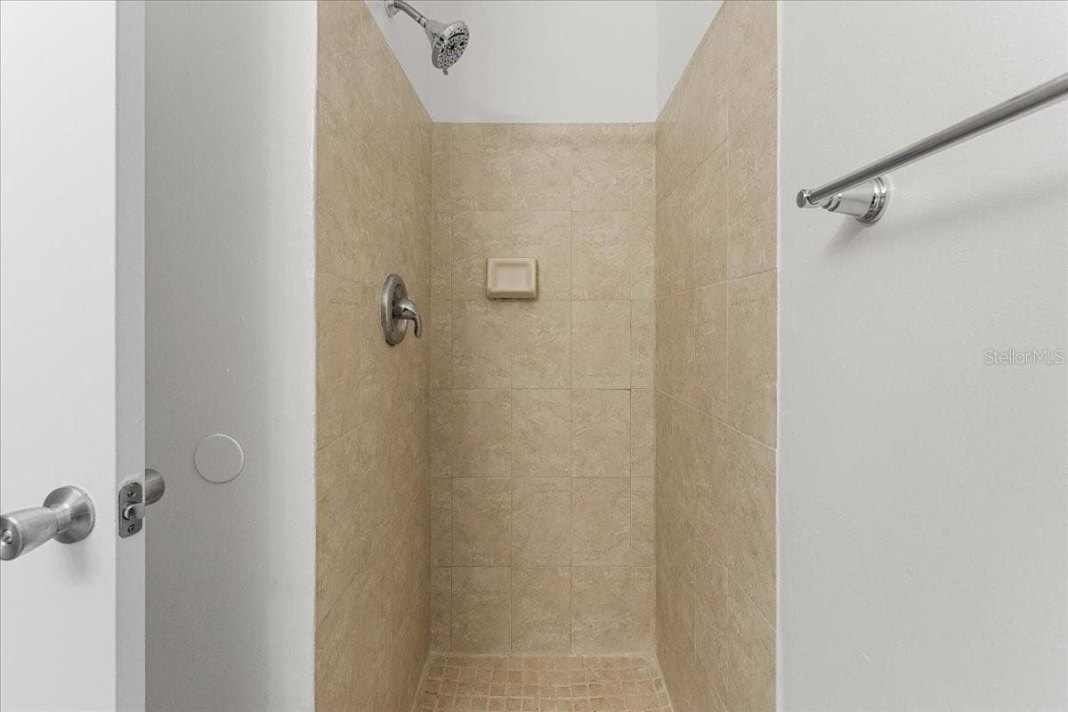 Primary ensuite with walk-in shower - 3001 58TH AVE S #1106, ST PETERSBURG