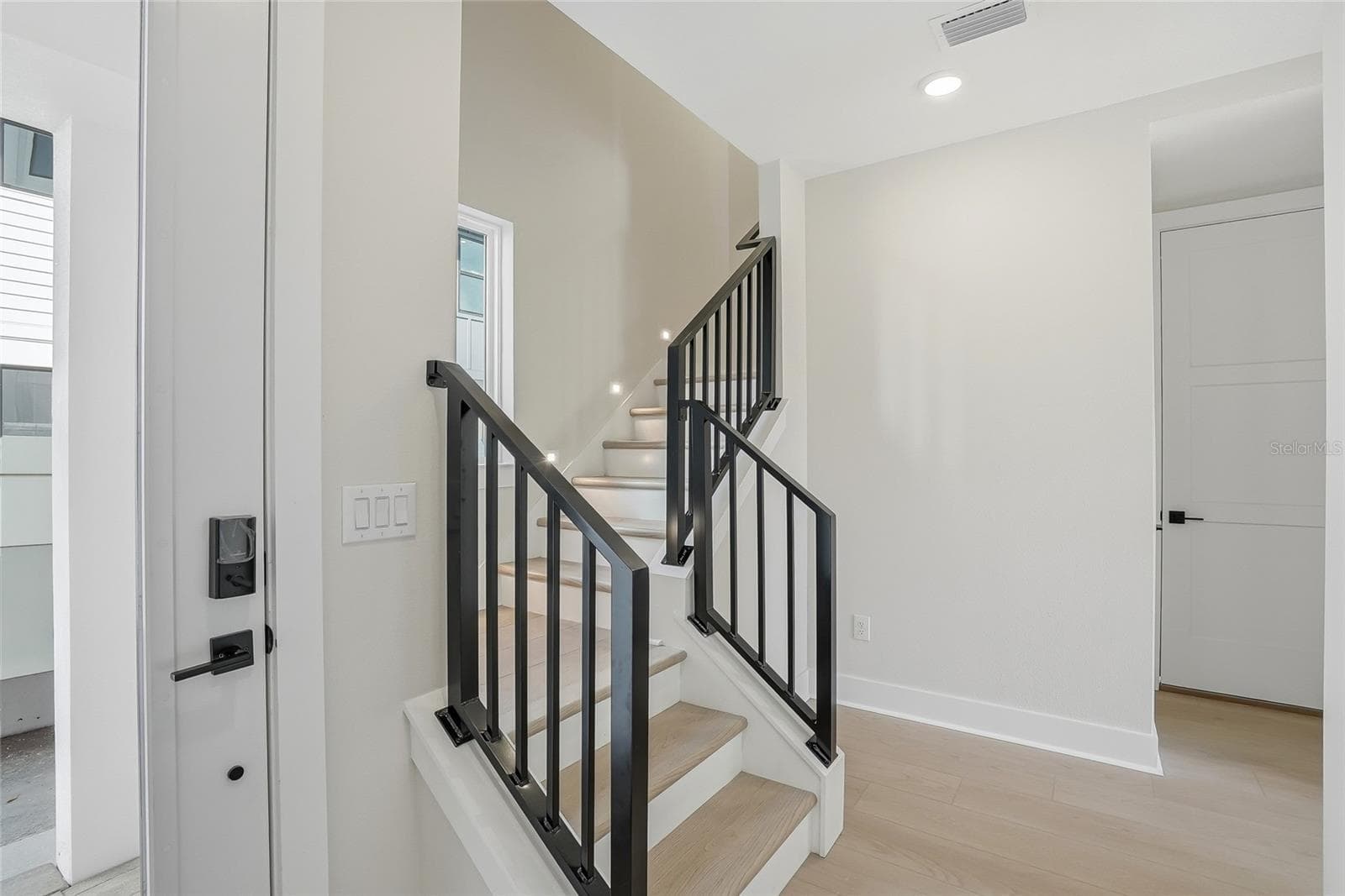 Townhouse at 3005 1ST AVE N, ST PETERSBURG, photo 11 of 50