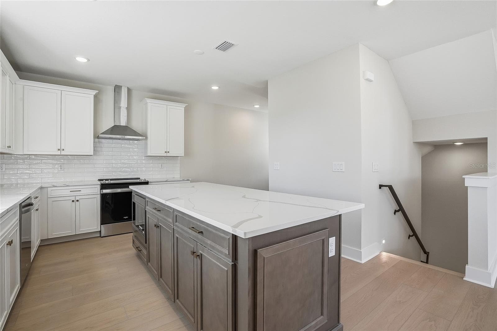Townhouse at 3005 1ST AVE N, ST PETERSBURG, photo 12 of 50