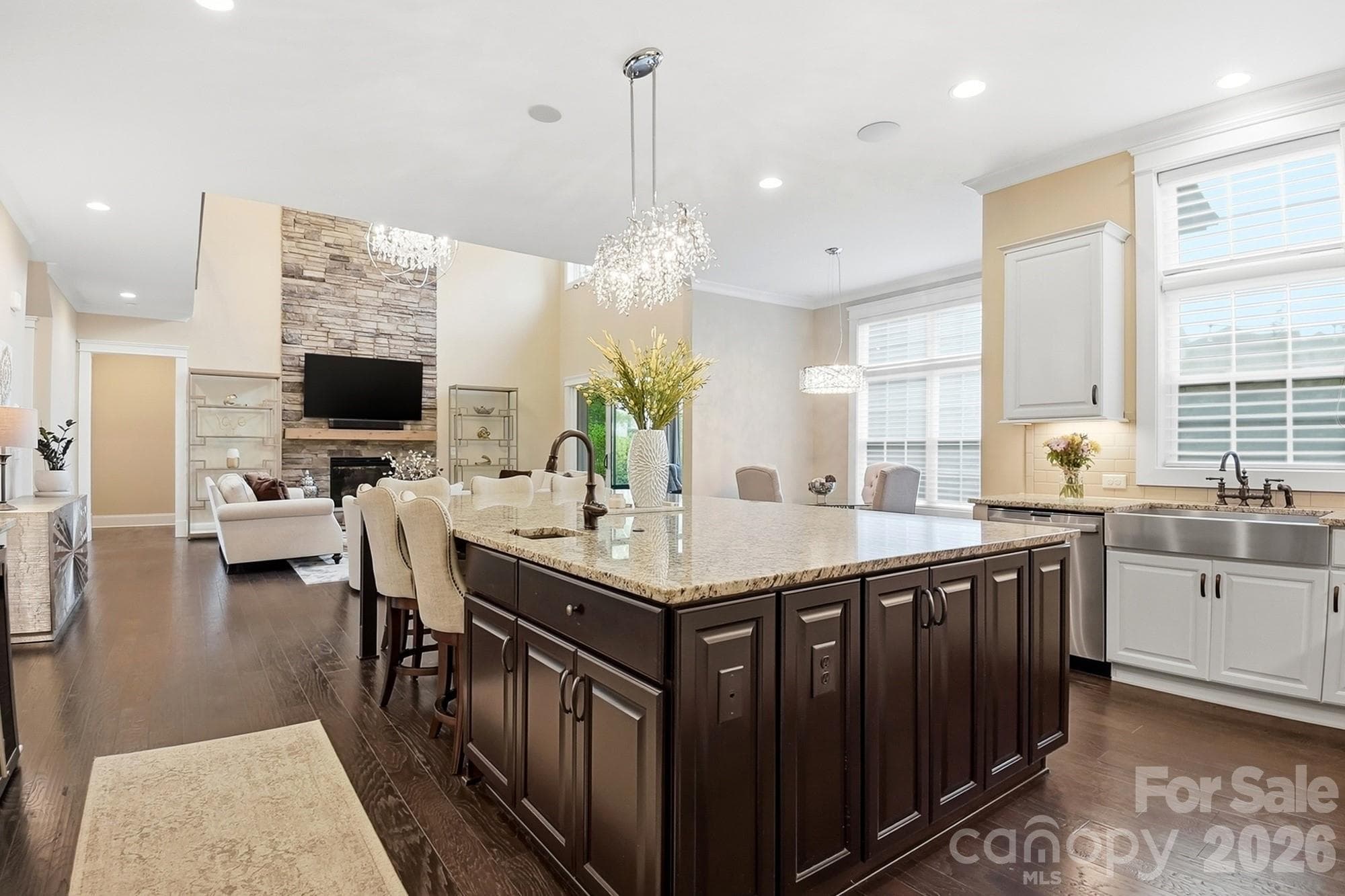 Single Family Residence at 7626 Deerfield Manor Drive, Charlotte, photo 8 of 48