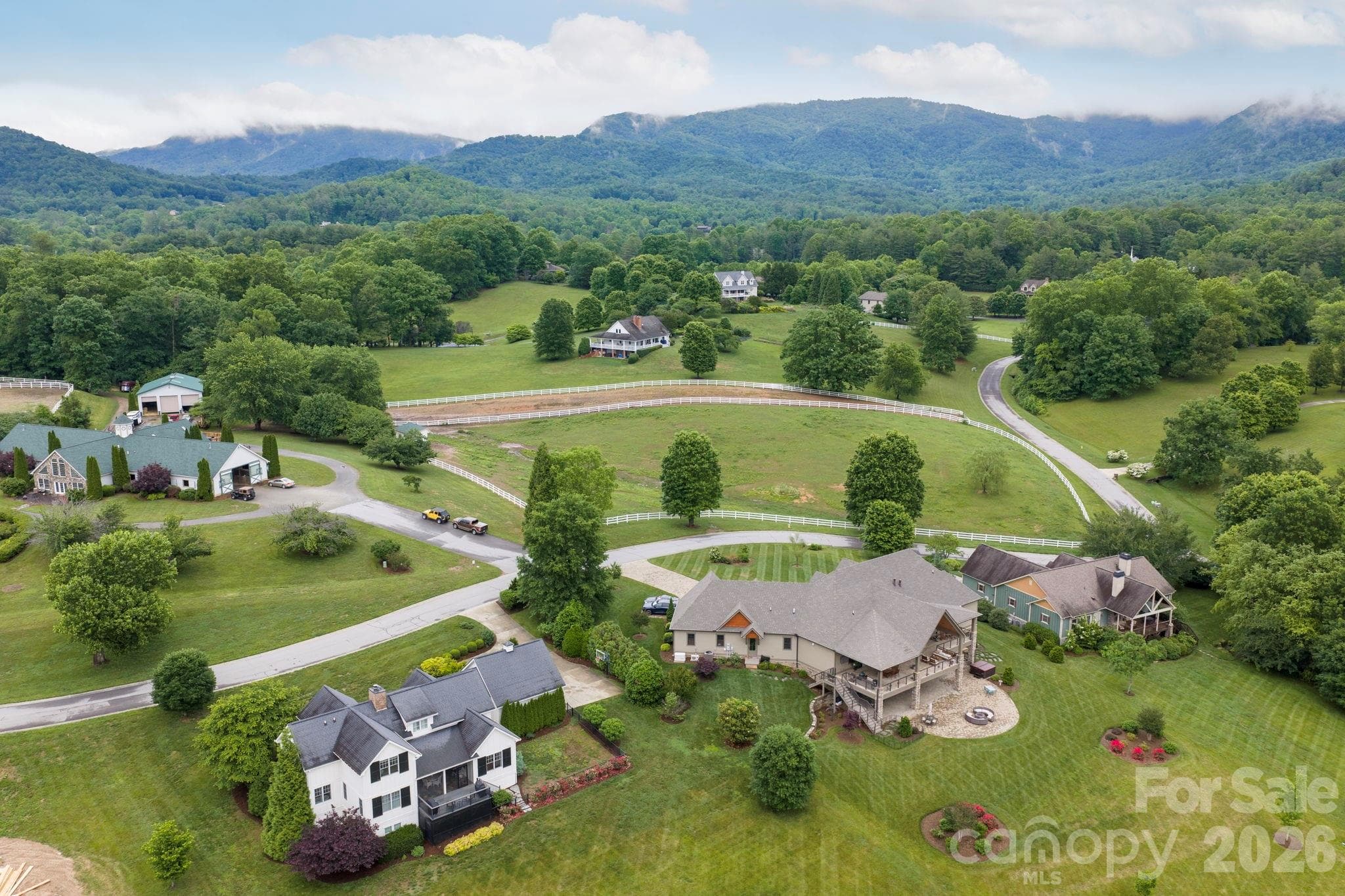 Beautiful Year-Round Mountain Views - Fletcher