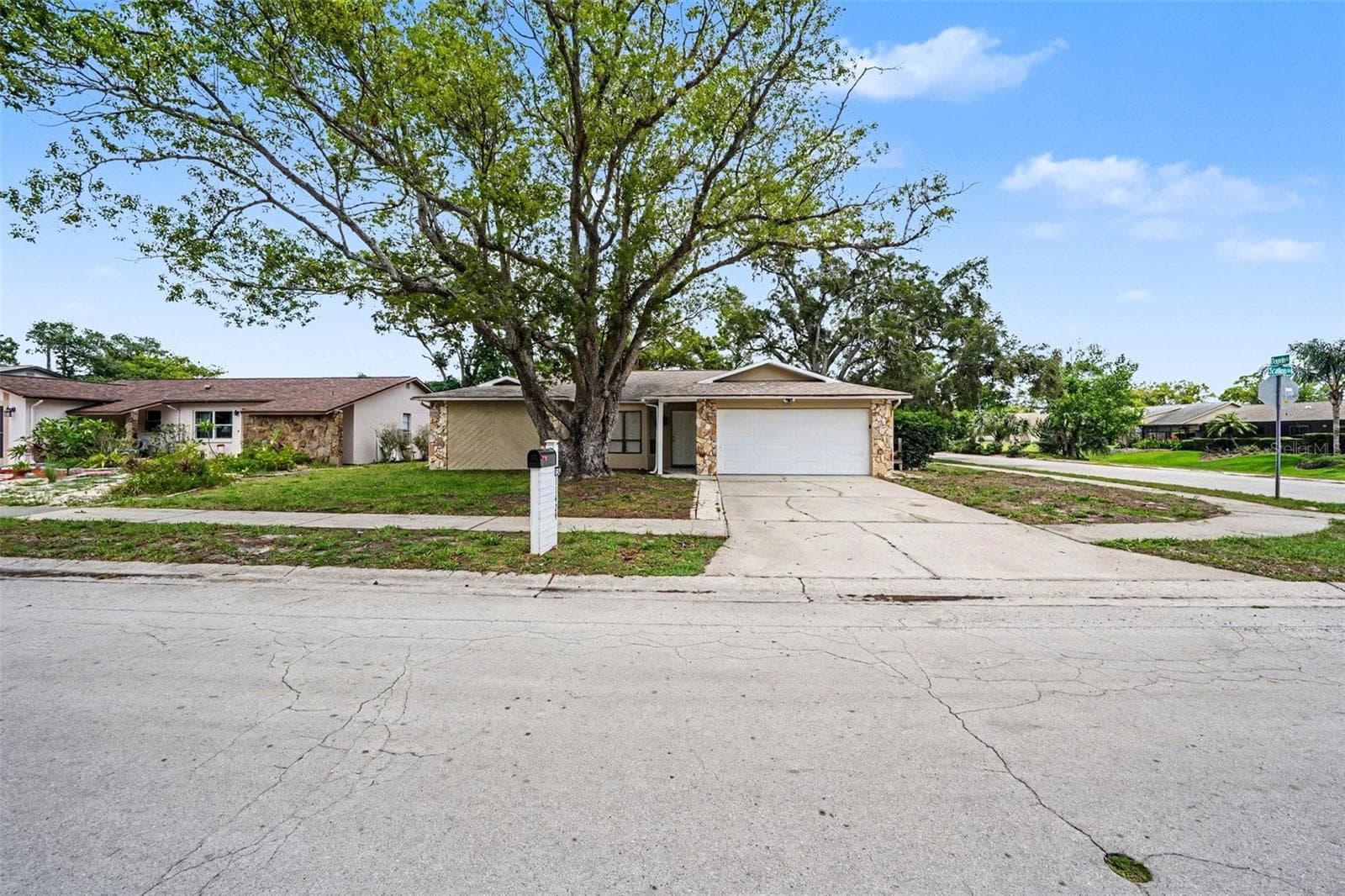 Single Family Residence at 11424 SCALLOP DR, PORT RICHEY, photo 2 of 26
