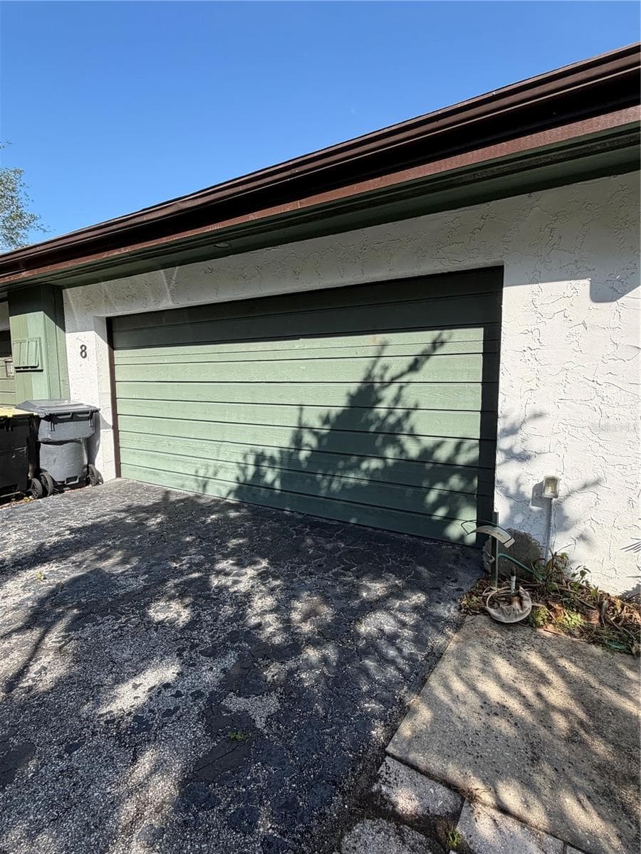 2-car garage - 8 CANTERBURY DR, HAINES CITY