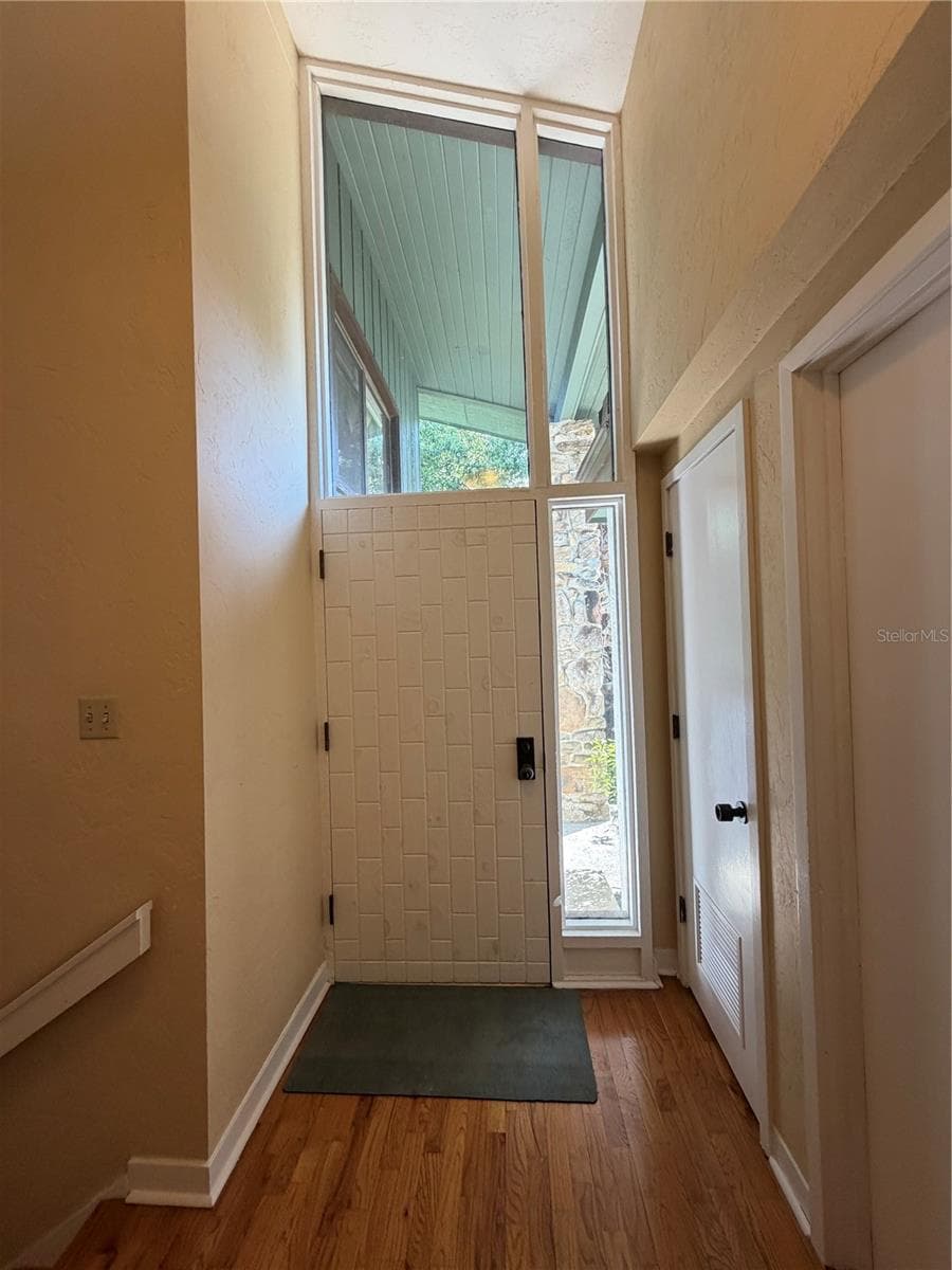 Entryway - 8 CANTERBURY DR, HAINES CITY