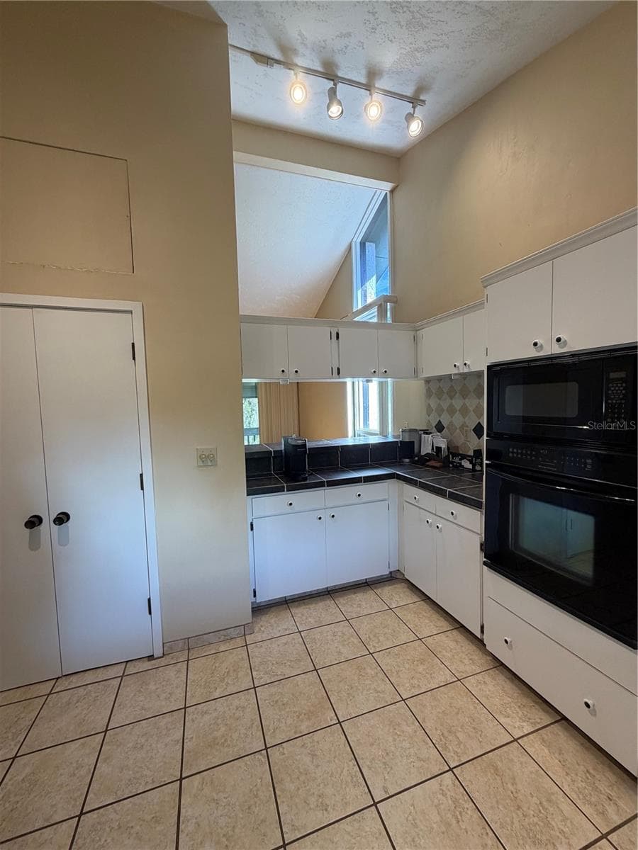 Single Family Residence at 8 CANTERBURY DR, HAINES CITY, photo 11 of 47