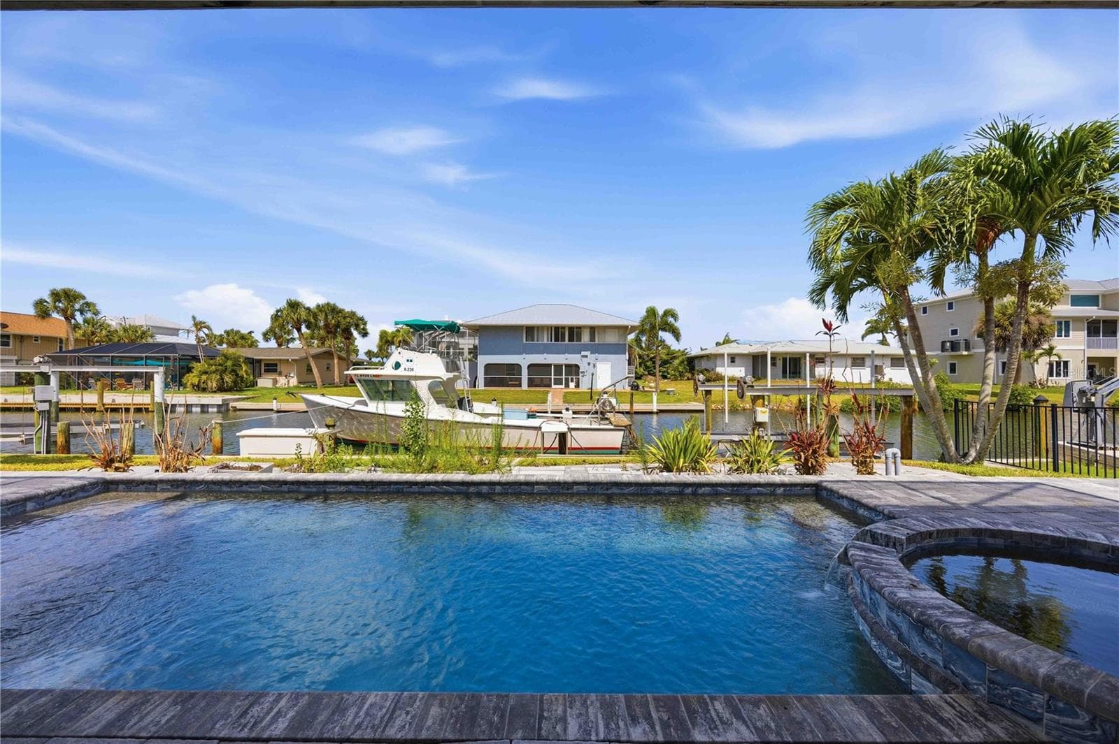 Heated Saltwater Pool and Spa - 10460 MARION ST, ENGLEWOOD