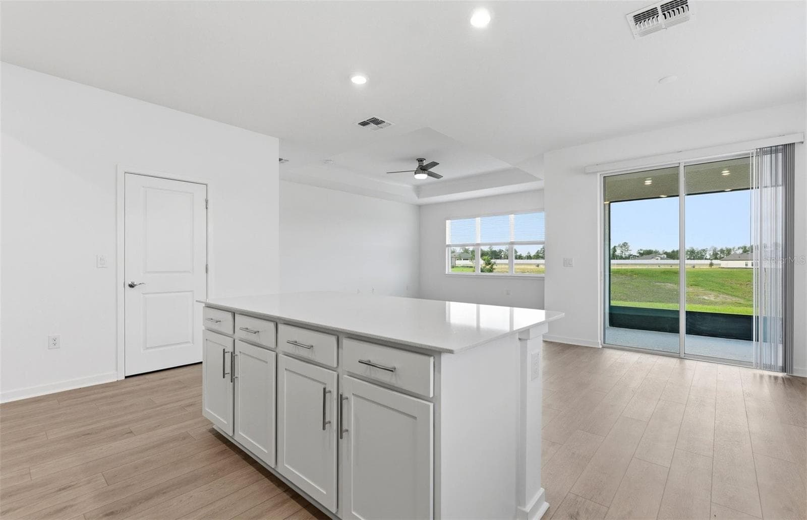 Center Island w/Storage - 4314 OBSIDIAN DR, SPRING HILL