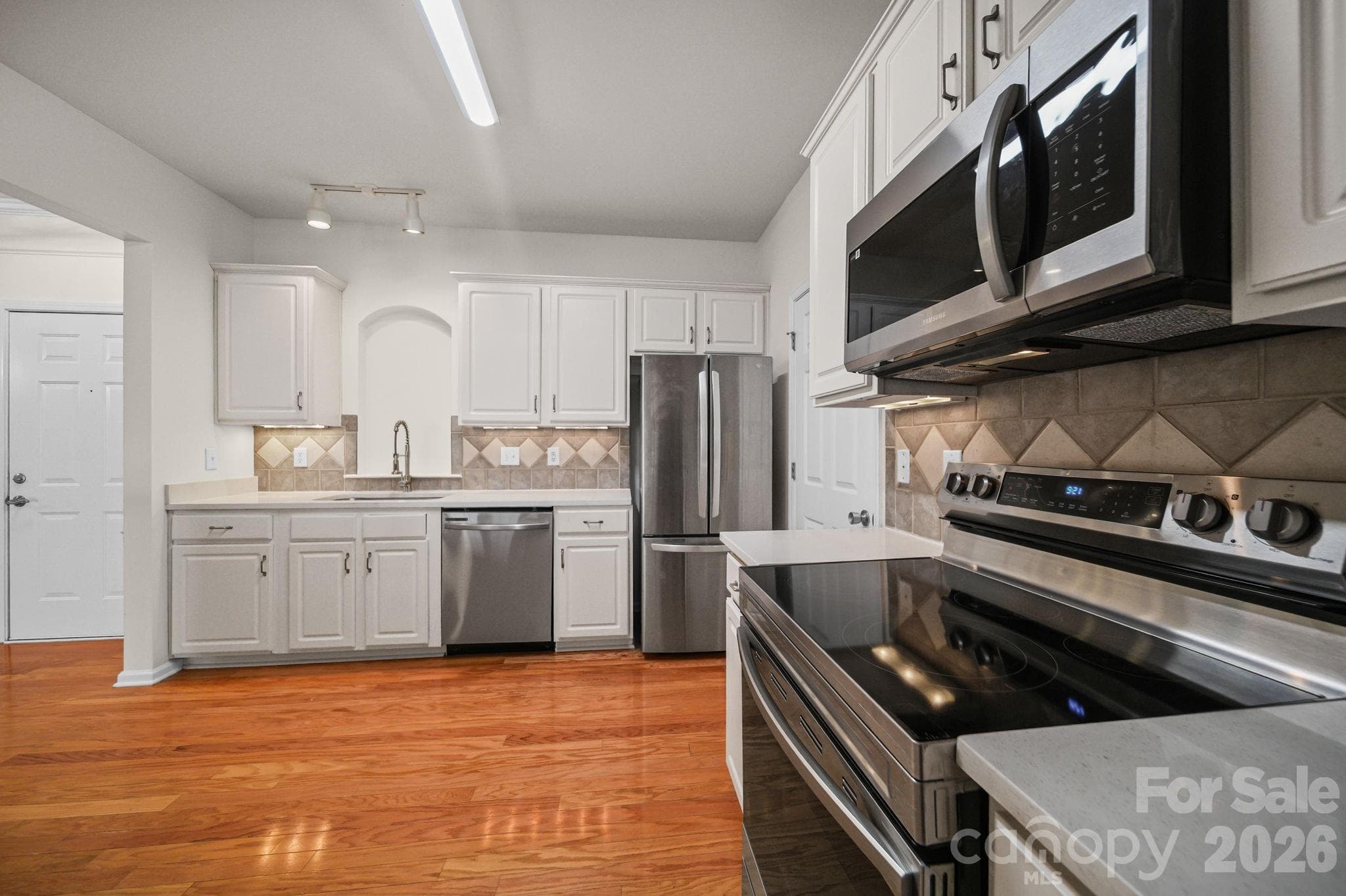 New SS Appliances - 14957 Santa Lucia Drive, Charlotte
