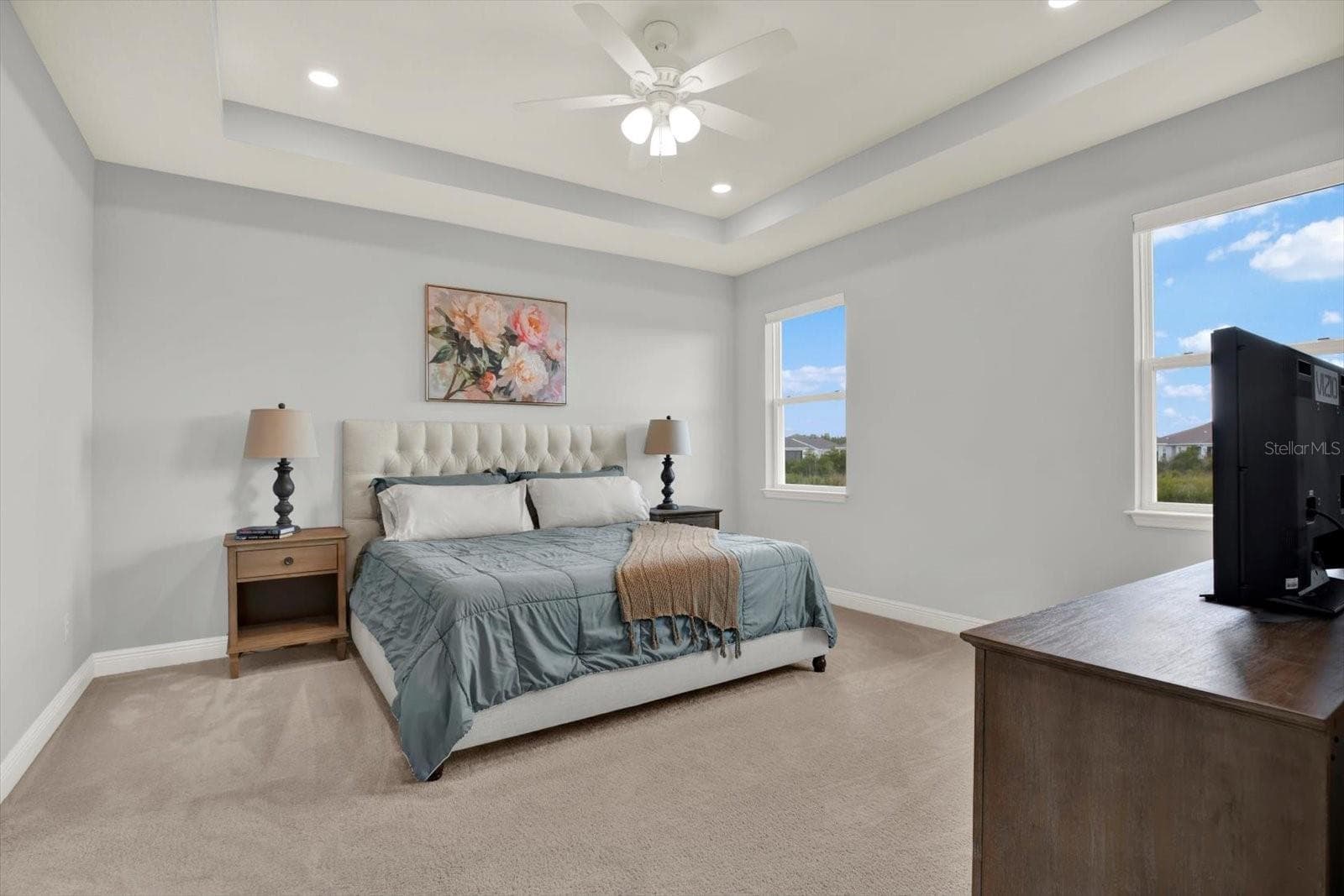 Primary bedroom includes tray ceiling and ceiling fan - 32332 ROSEPINE BLVD, WESLEY CHAPEL