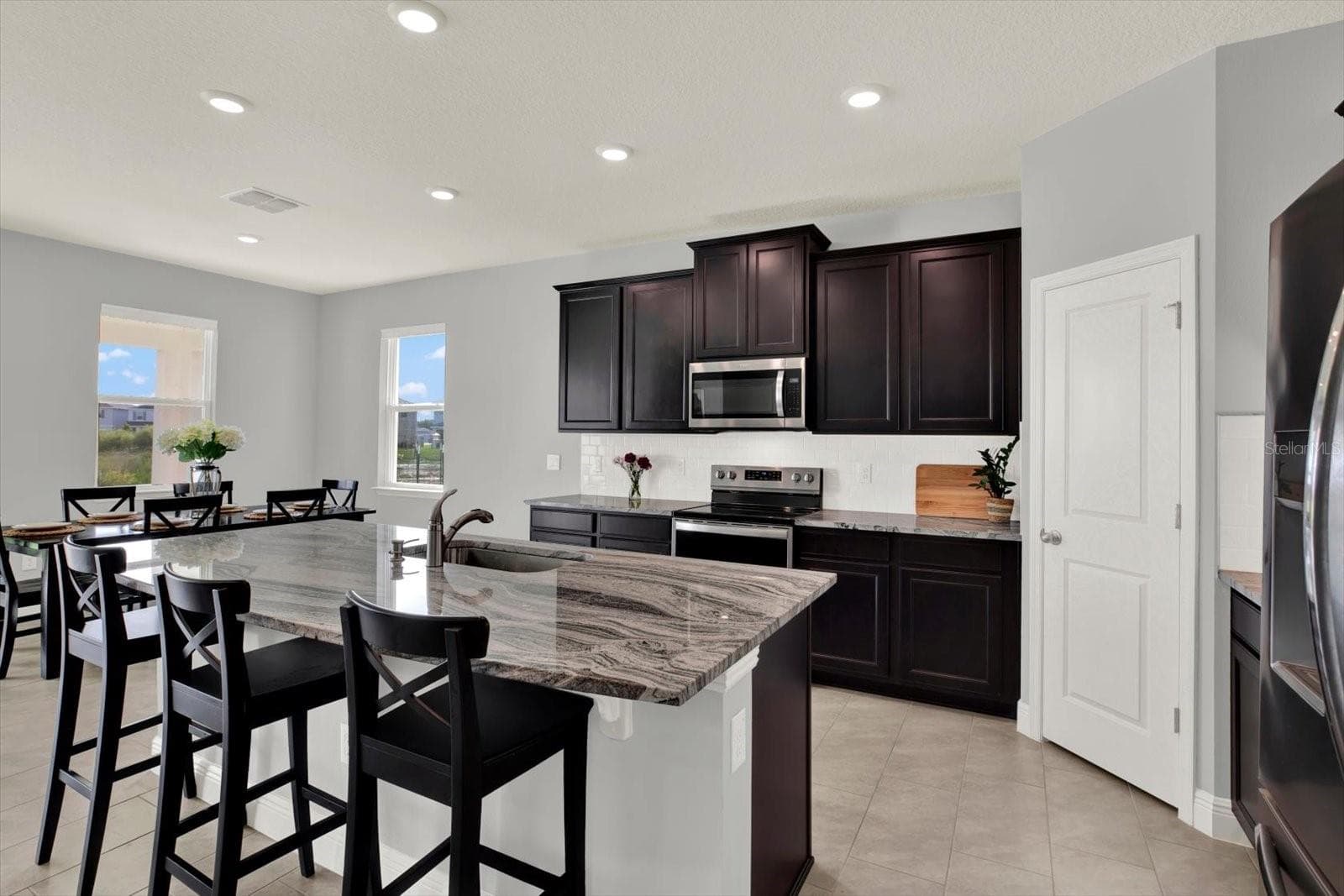 Kitchen island seats 4 - 32332 ROSEPINE BLVD, WESLEY CHAPEL