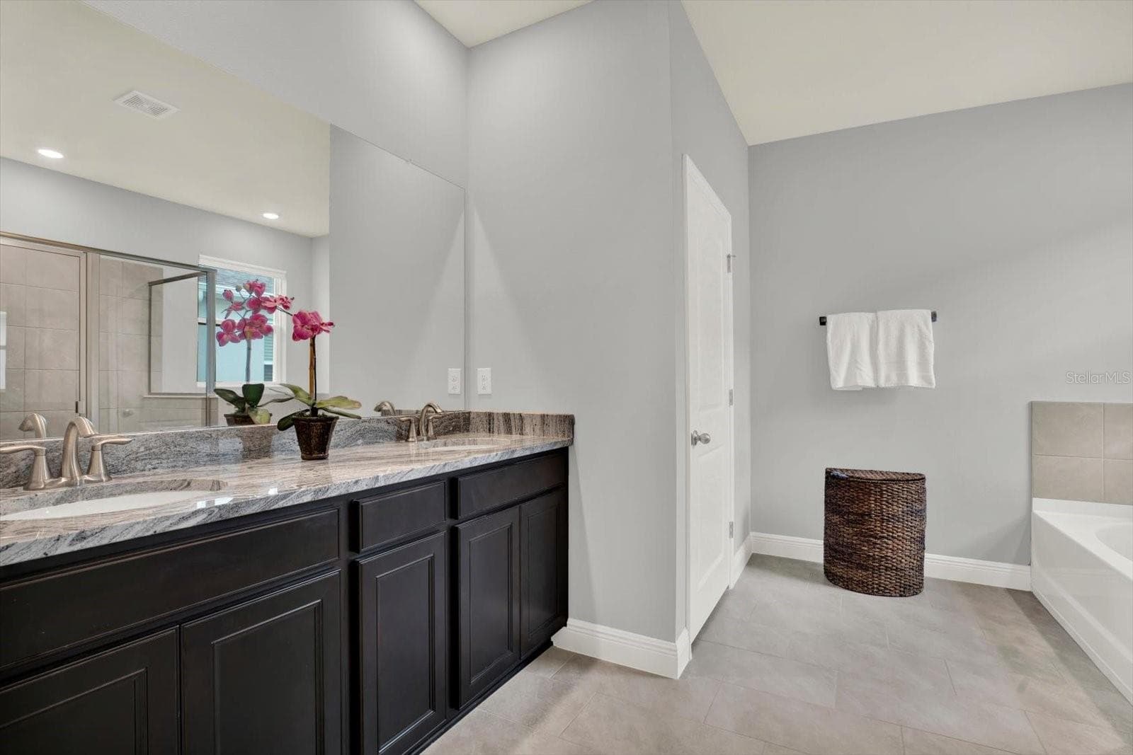 Primary bathroom ensuite - 32332 ROSEPINE BLVD, WESLEY CHAPEL