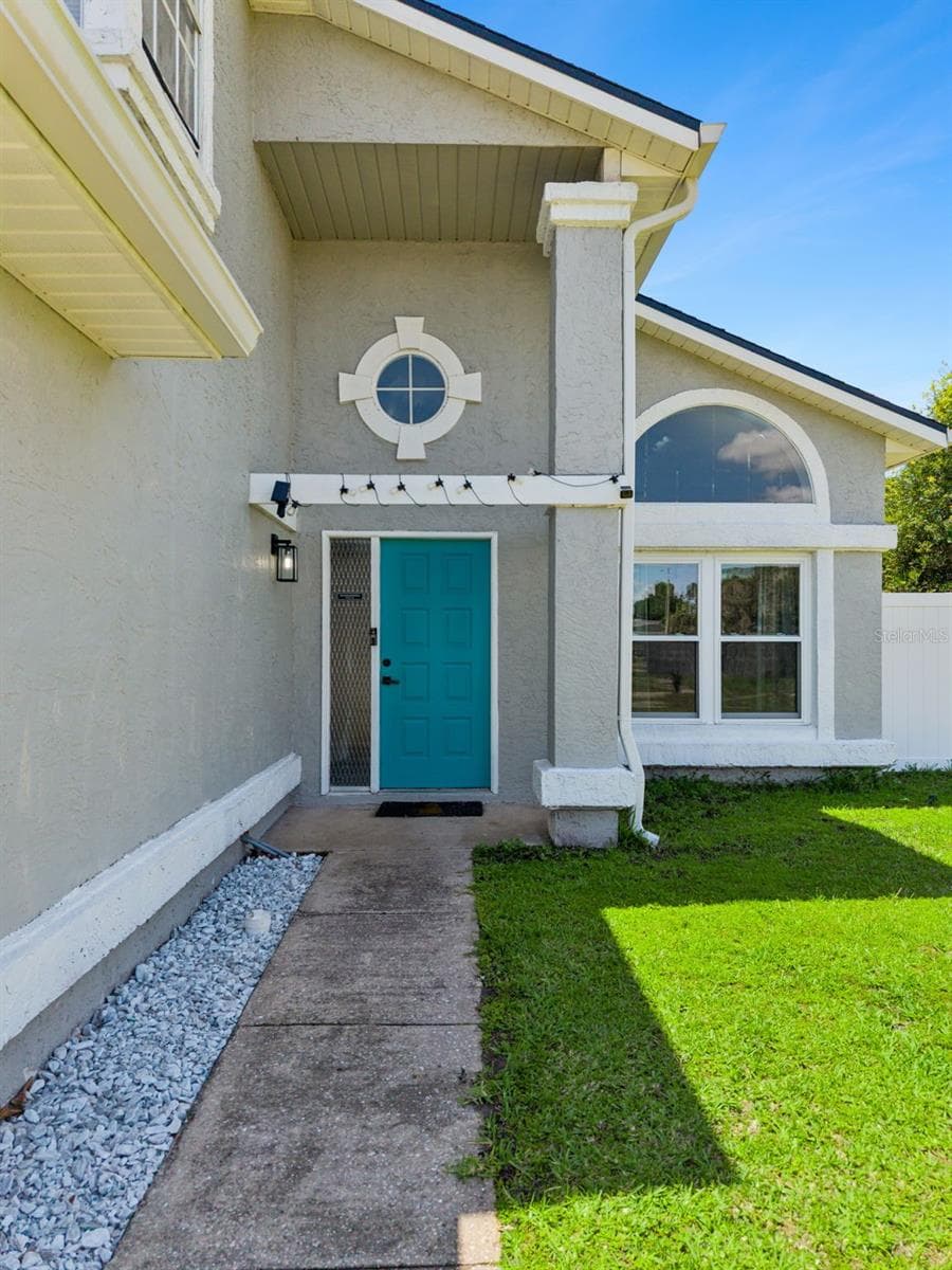 Single Family Residence at 622 COLORADO WOODS CT, ORLANDO, photo 2 of 35