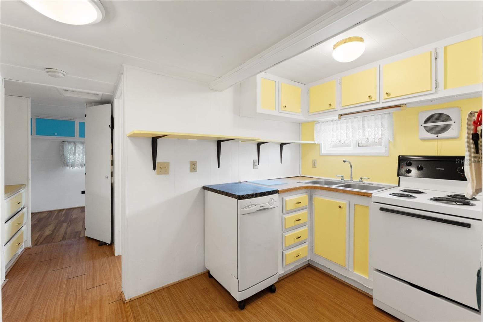 Manufactured Home at 2092 CULBREATH RD #C52, BROOKSVILLE, photo 9 of 33