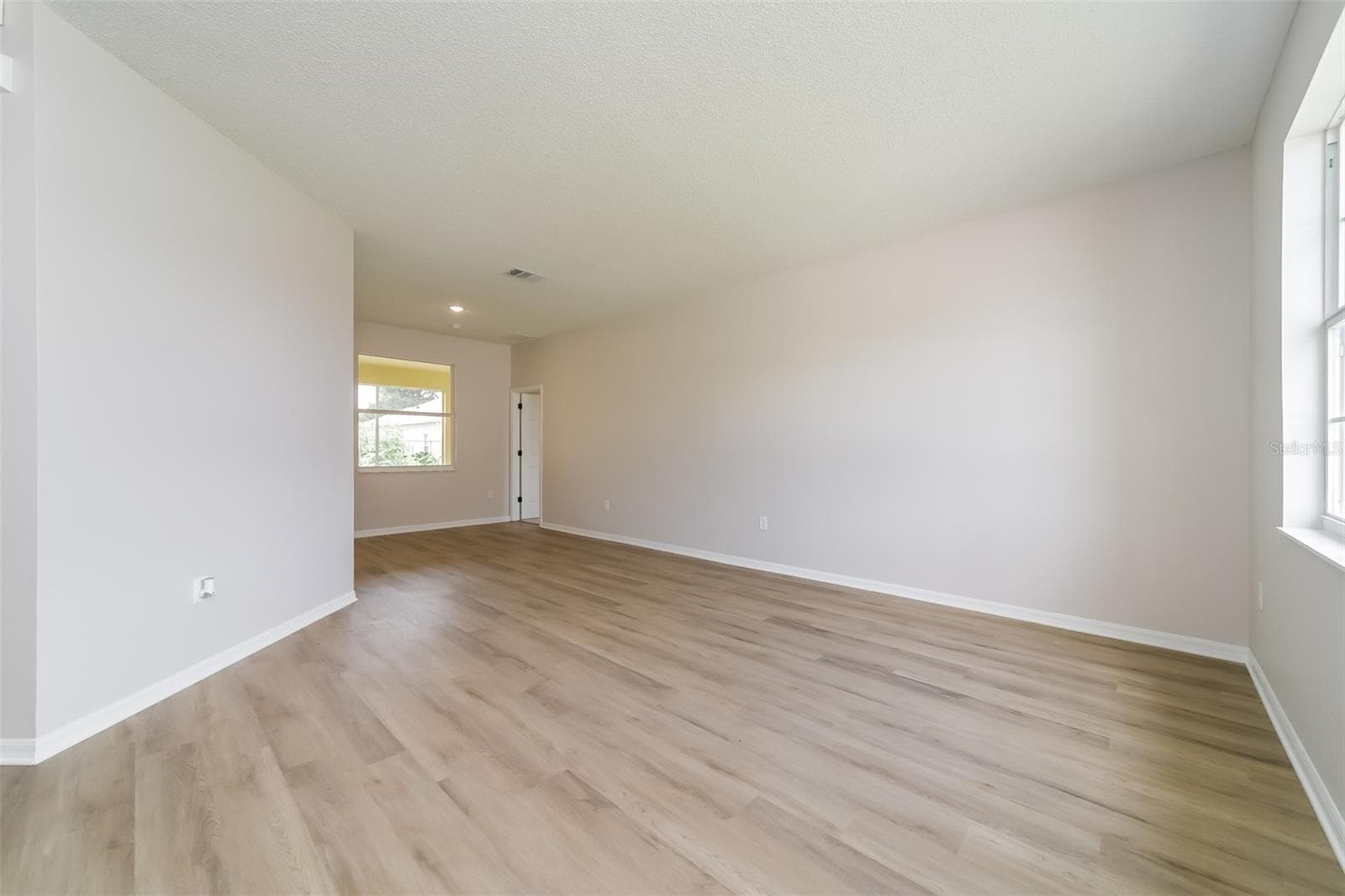 Single Family Residence at 539 BRENTFORD CT, KISSIMMEE, photo 3 of 15