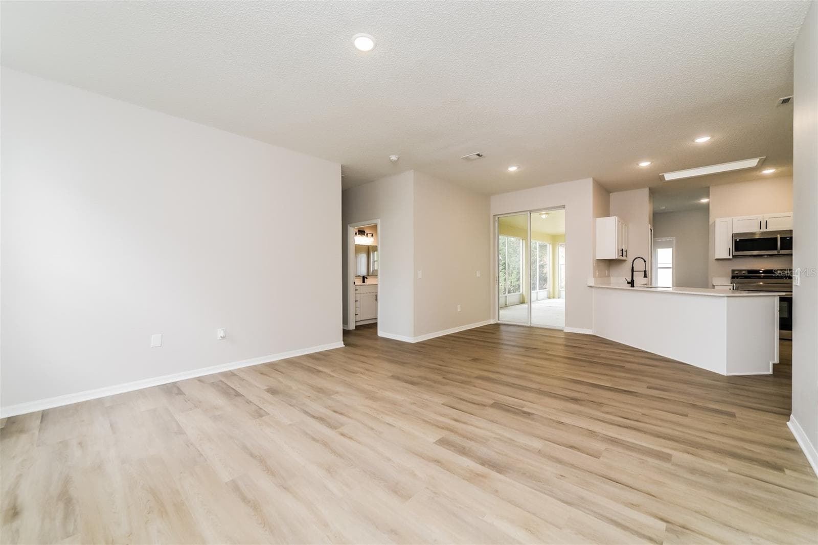 Single Family Residence at 539 BRENTFORD CT, KISSIMMEE, photo 4 of 15