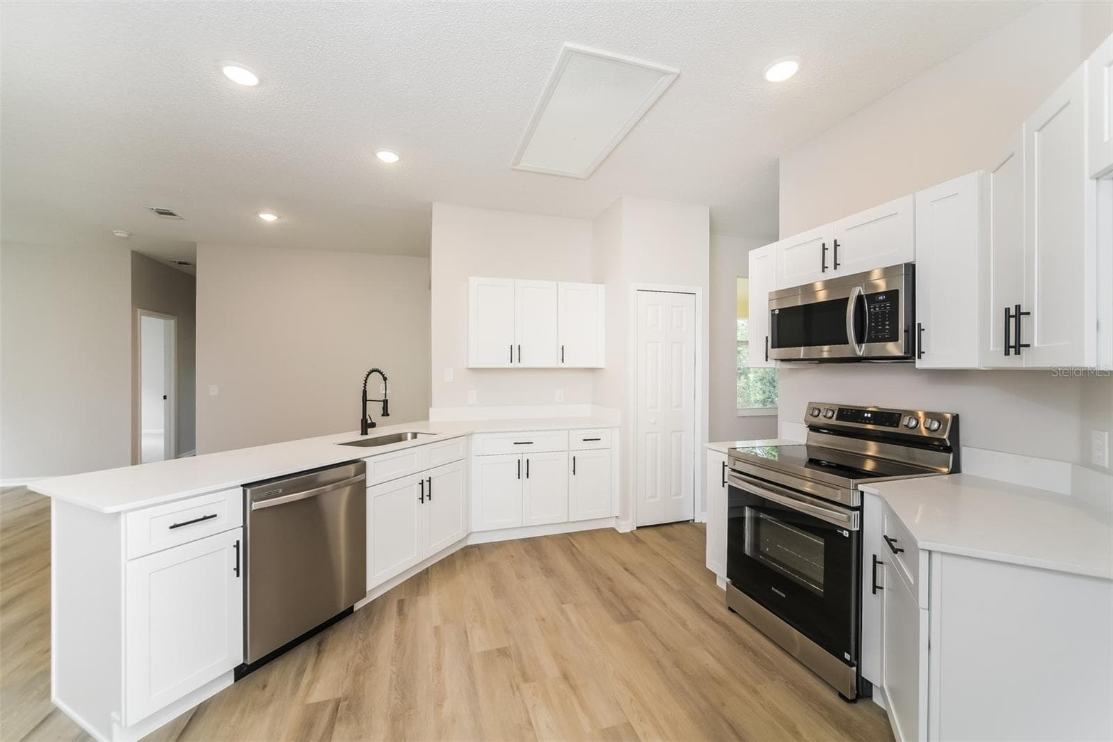 Single Family Residence at 539 BRENTFORD CT, KISSIMMEE, photo 5 of 15