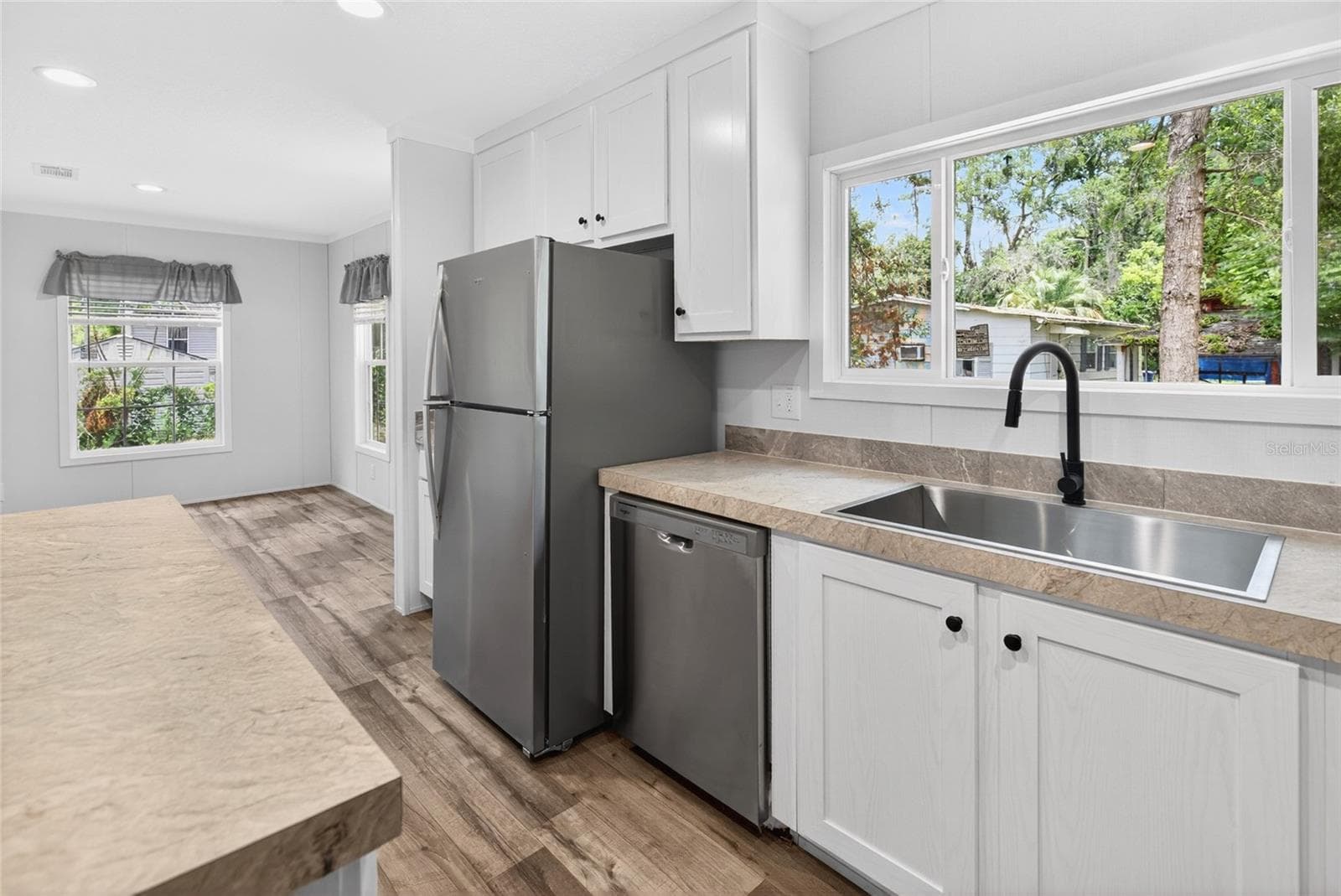 Manufactured Home at 17475 TAVERN RD, BROOKSVILLE, photo 11 of 32