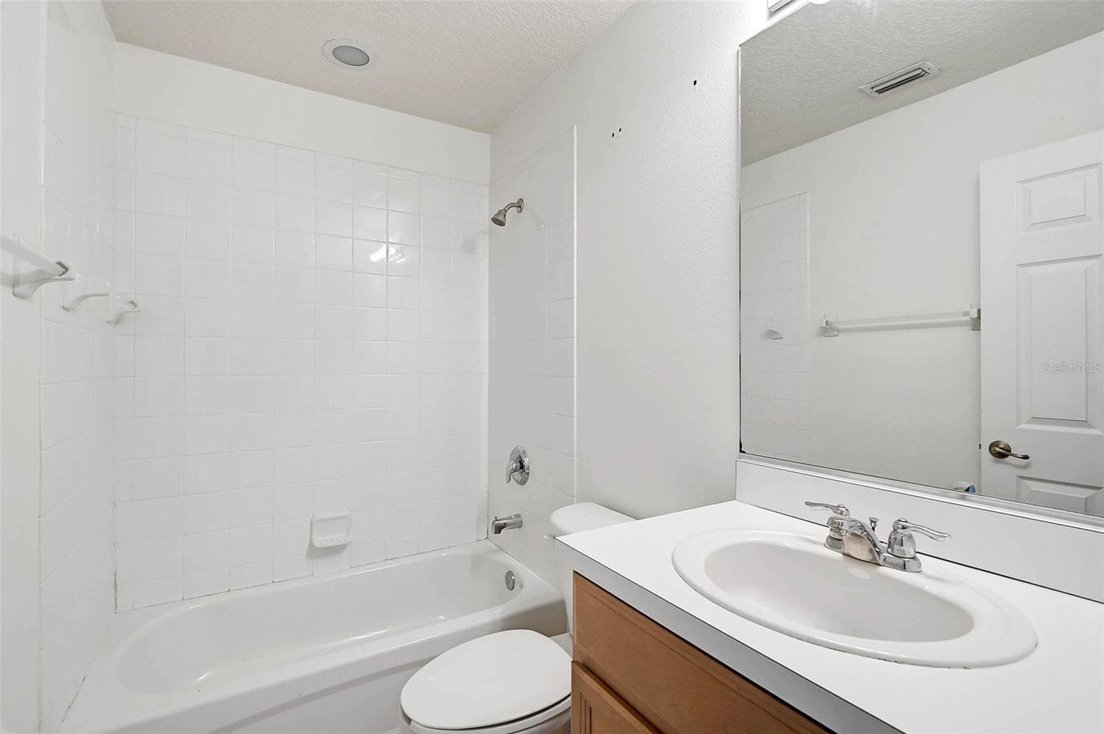 Condominium at 208 CAPE HARBOUR LOOP #108, BRADENTON, photo 18 of 23