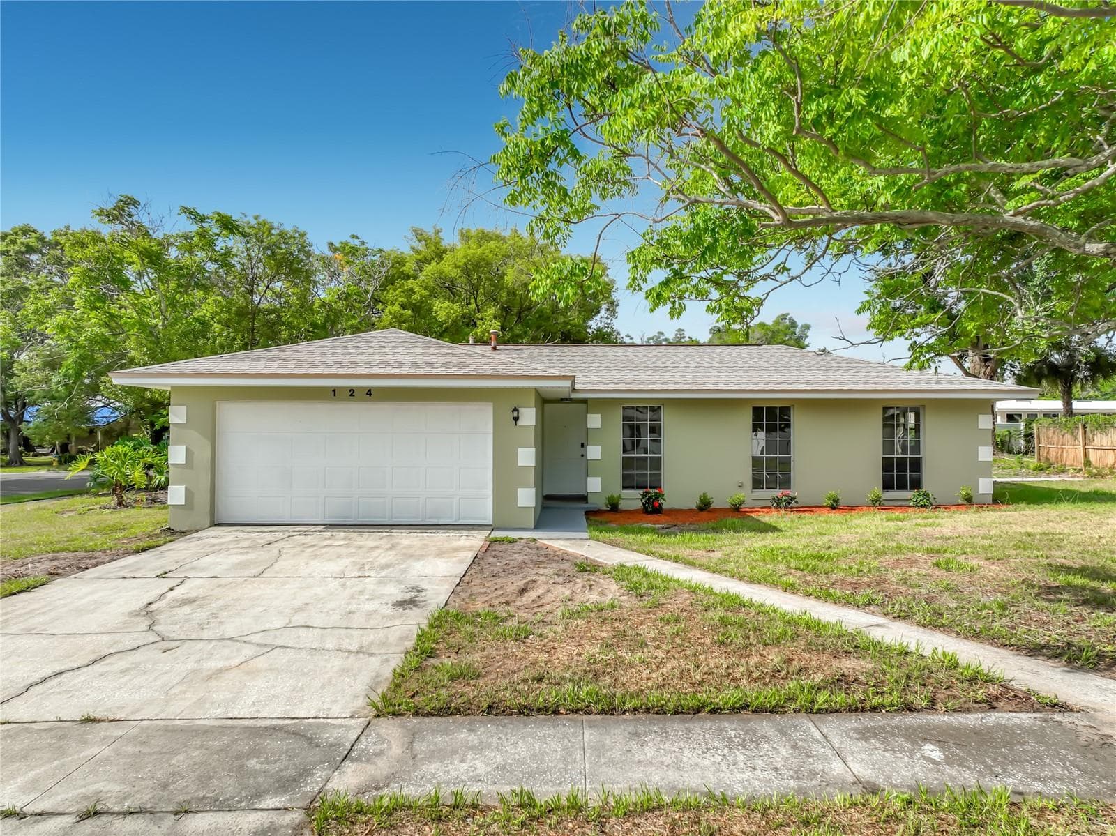 Single Family Residence at 124 HOLLYHOCK DR, ALTAMONTE SPRINGS, photo 2 of 81