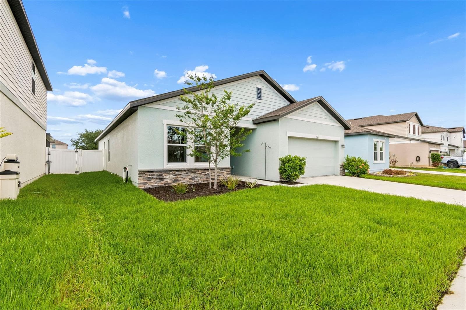 Featuring lush lawn through out the property. - 1261 ANCHOR BEND DR, RUSKIN