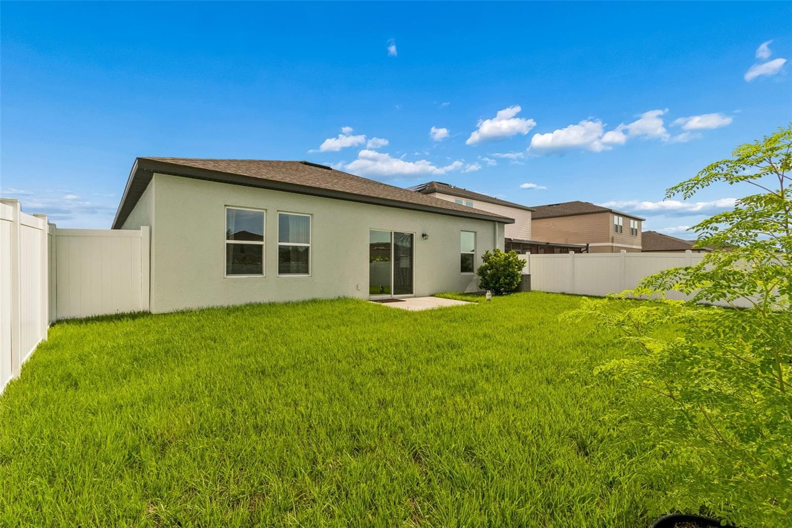 Backyard featuring lush lawn. Ready to build your own garden! - 1261 ANCHOR BEND DR, RUSKIN