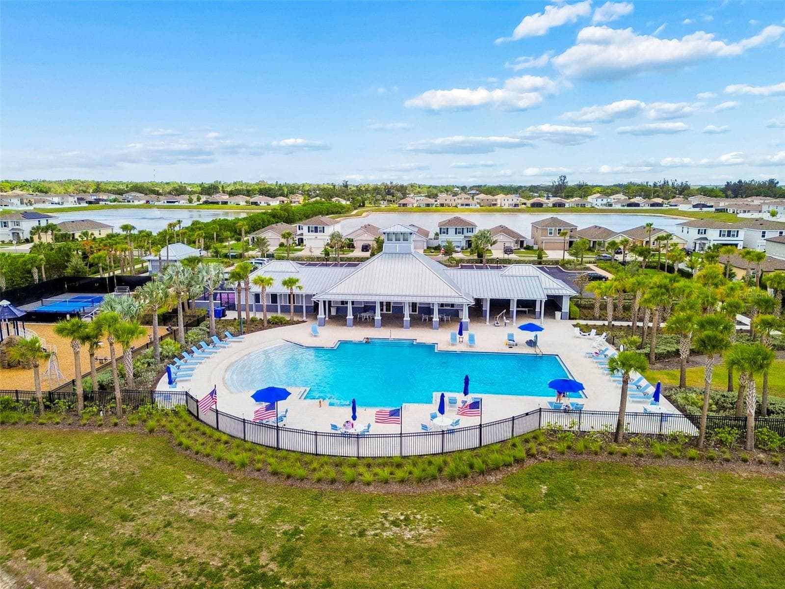 Shell Cove Pool - 1261 ANCHOR BEND DR, RUSKIN