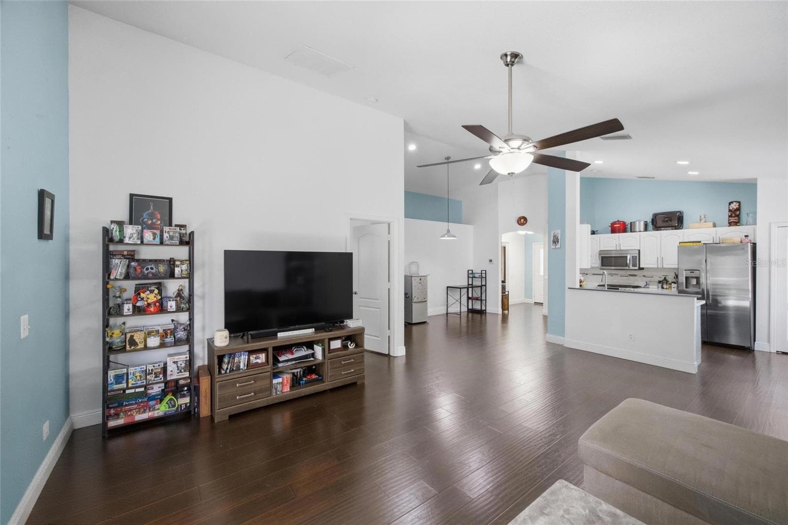 Single Family Residence at 7611 WILTSHIRE PARK PL, APOLLO BEACH, photo 9 of 38