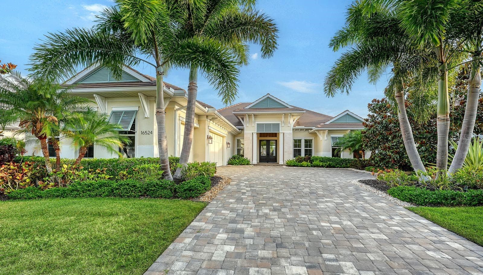 Single Family Residence at 16524 KENDLESHIRE TER, LAKEWOOD RANCH, photo 7 of 75