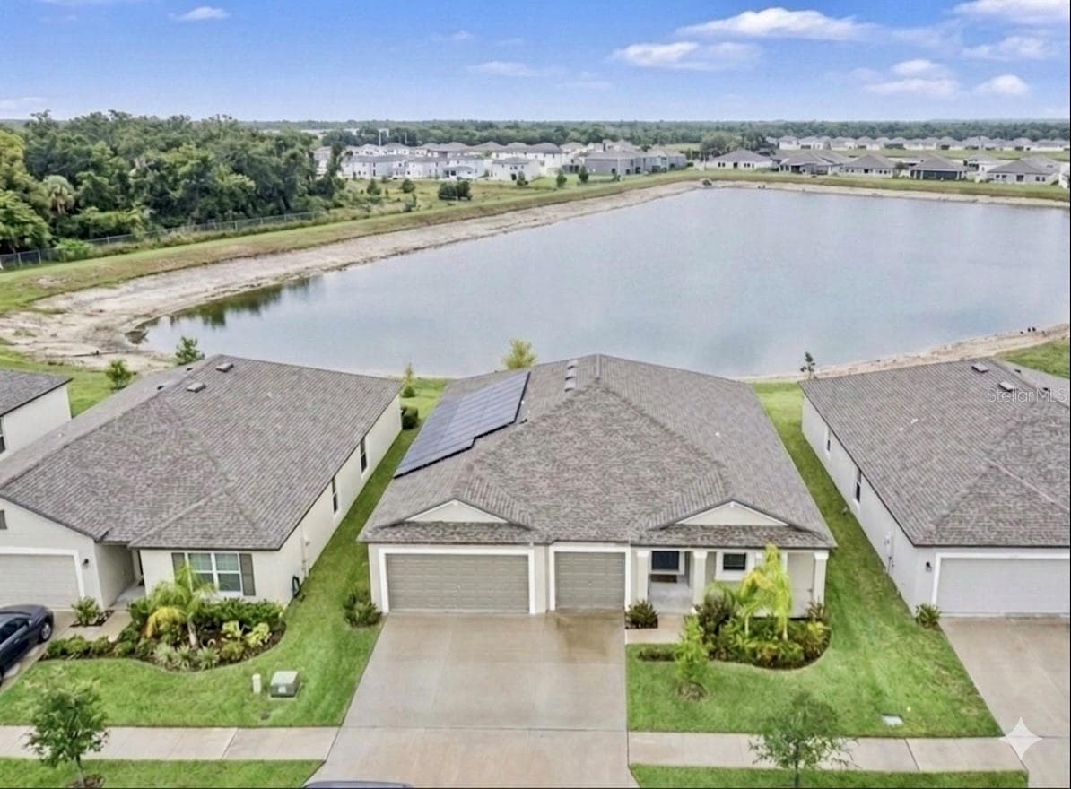Single Family Residence at 10829 CRUSHED GRAPE DR, RIVERVIEW, photo 2 of 27