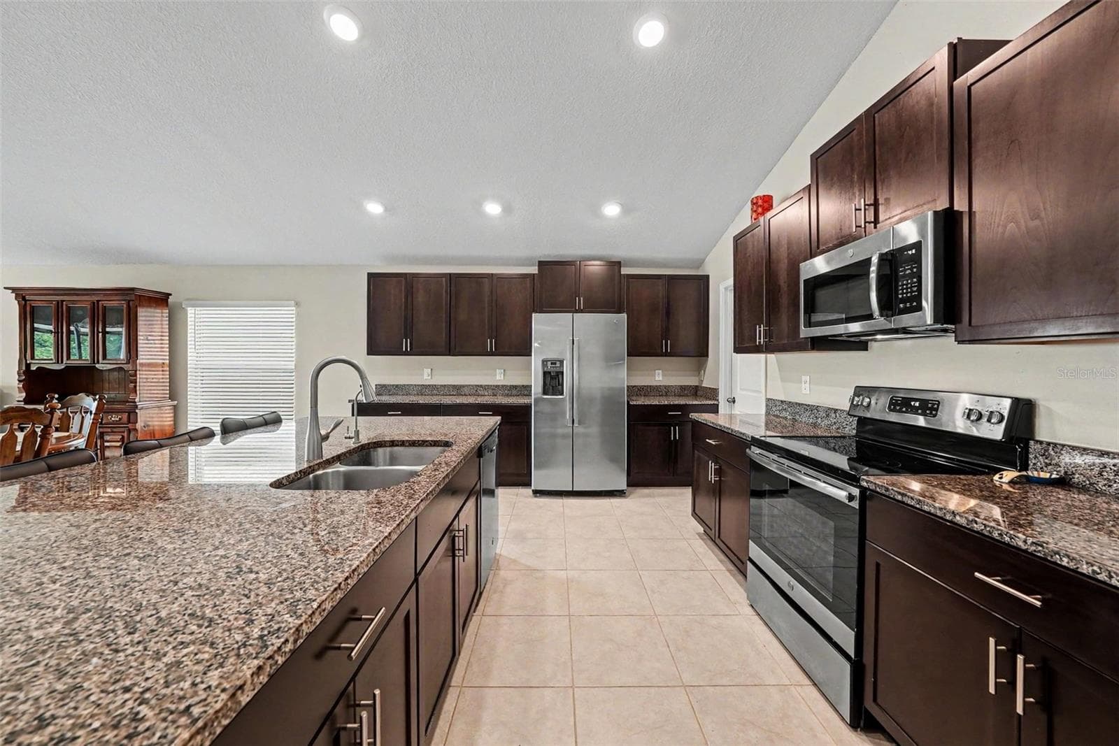 Single Family Residence at 10829 CRUSHED GRAPE DR, RIVERVIEW, photo 6 of 27