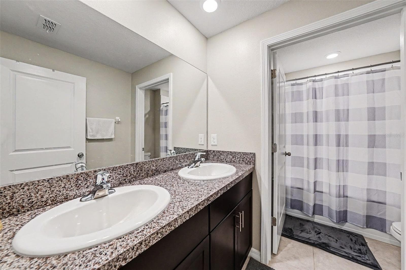 Single Family Residence at 10829 CRUSHED GRAPE DR, RIVERVIEW, photo 15 of 27