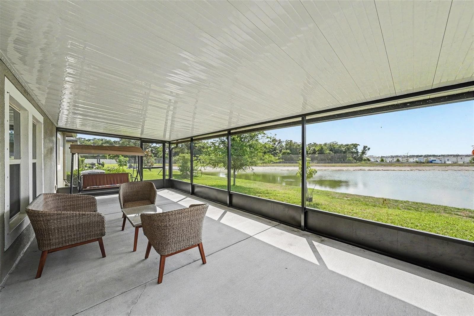 Single Family Residence at 10829 CRUSHED GRAPE DR, RIVERVIEW, photo 19 of 27