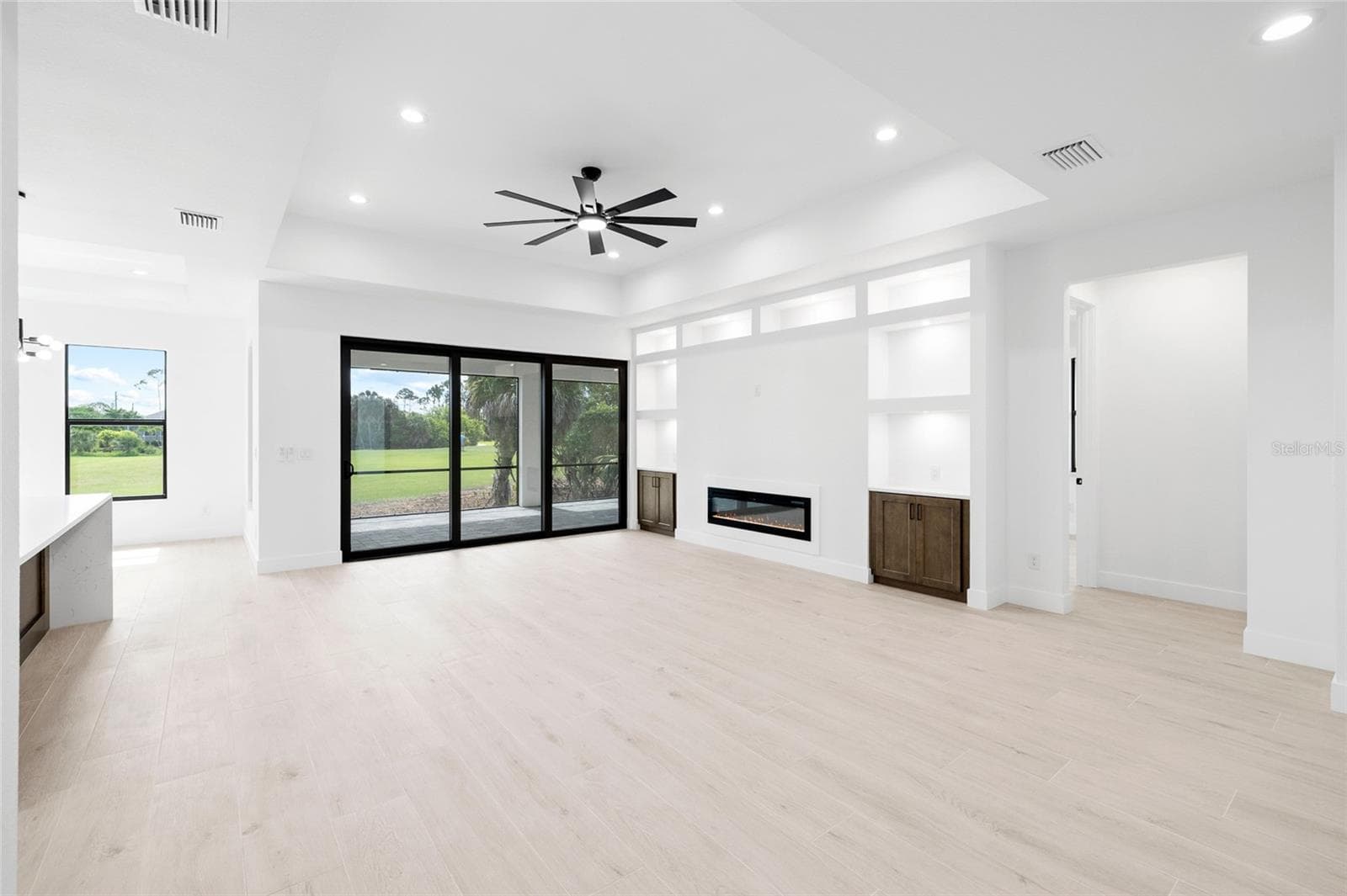 Single Family Residence at 260 TOURNAMENT RD, ROTONDA WEST, photo 9 of 48