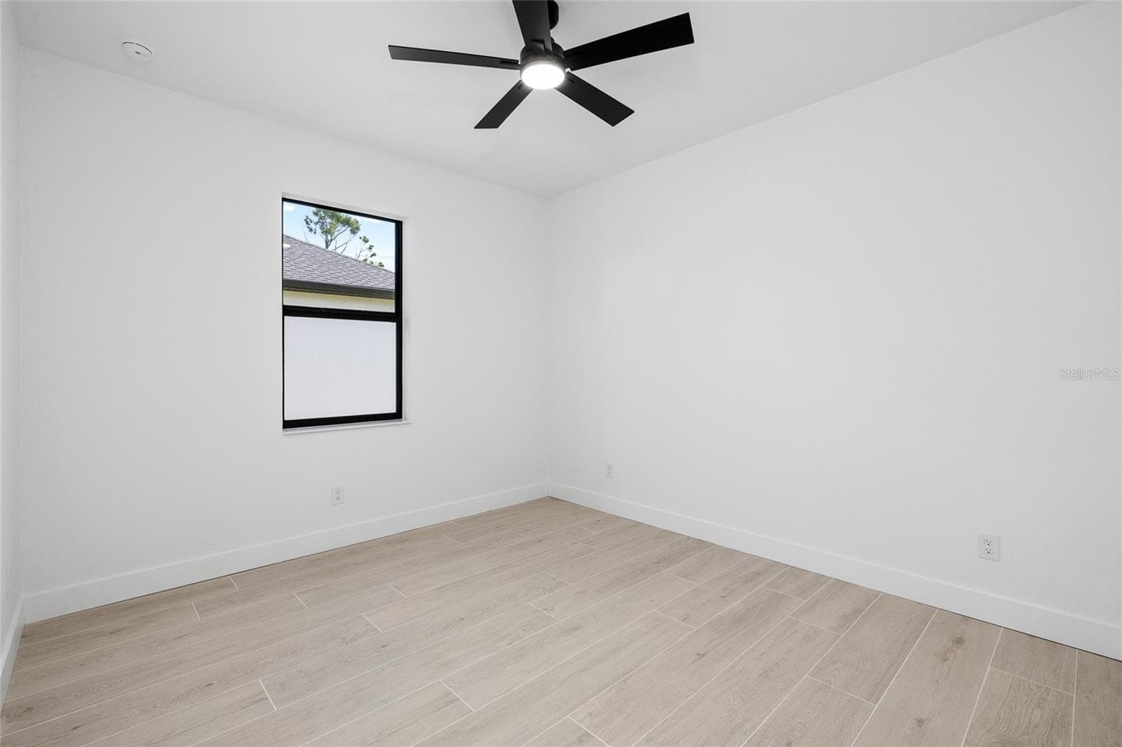 Single Family Residence at 260 TOURNAMENT RD, ROTONDA WEST, photo 29 of 48
