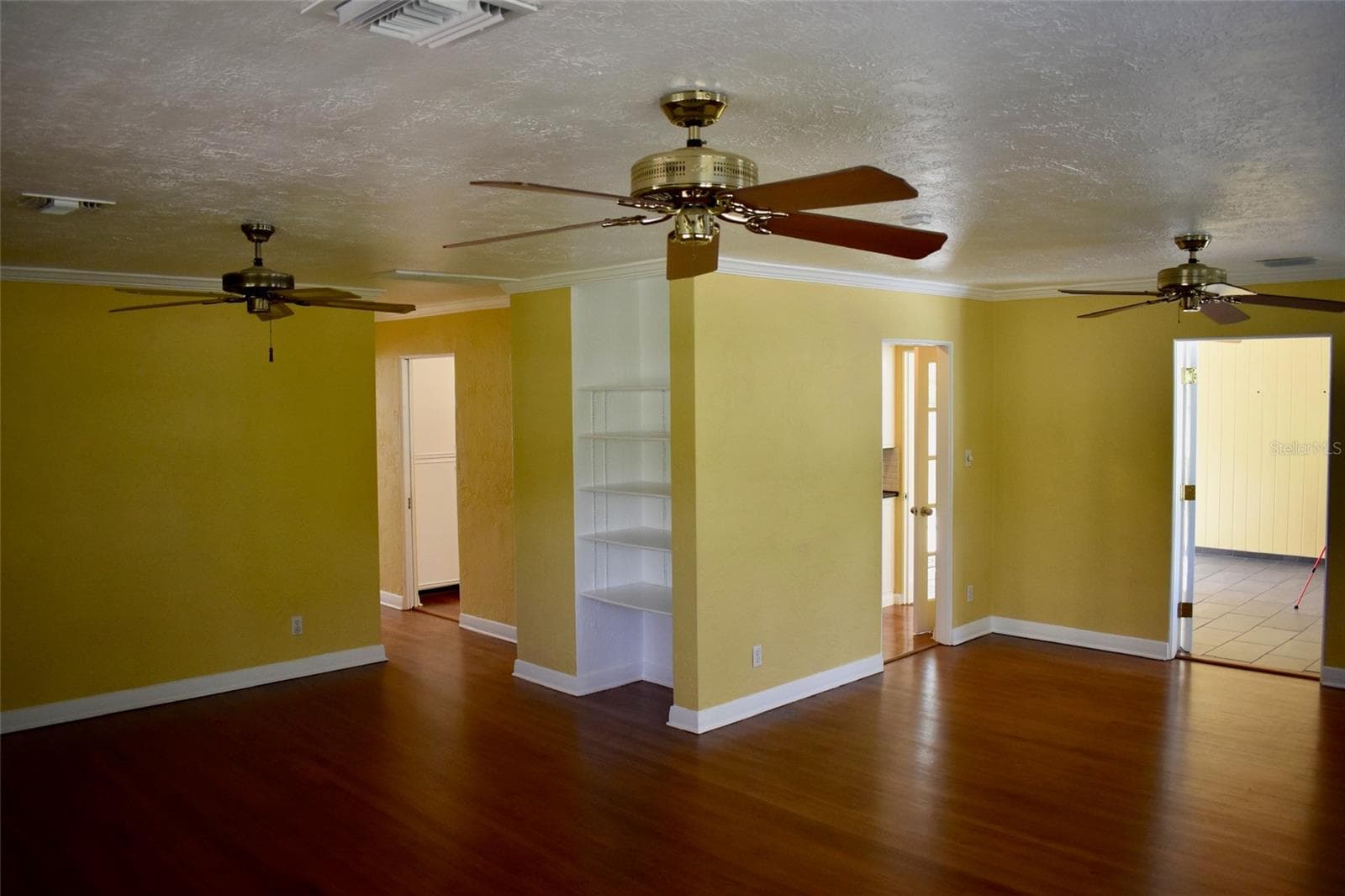 Living Room/ Dining room. - 2200 E GORE ST, ORLANDO