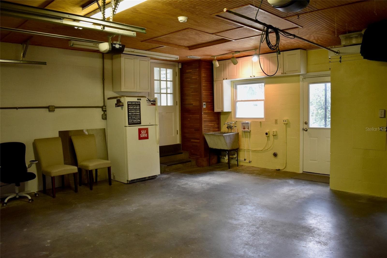Oversized garage. - 2200 E GORE ST, ORLANDO