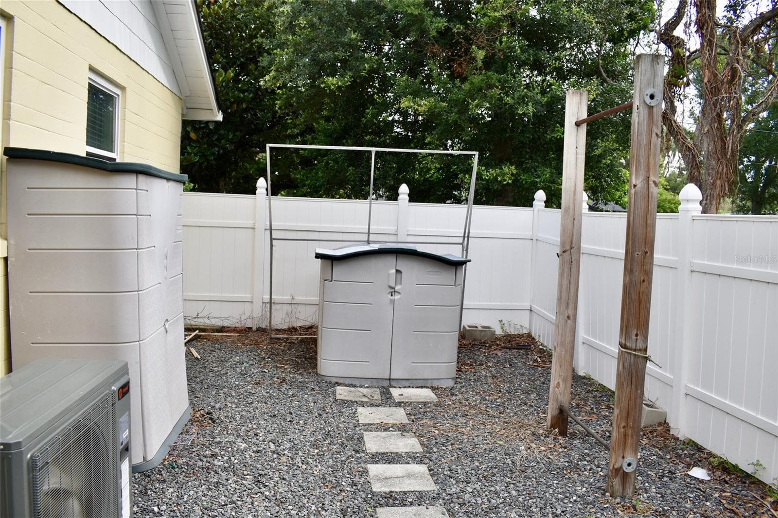 Side yard. - 2200 E GORE ST, ORLANDO