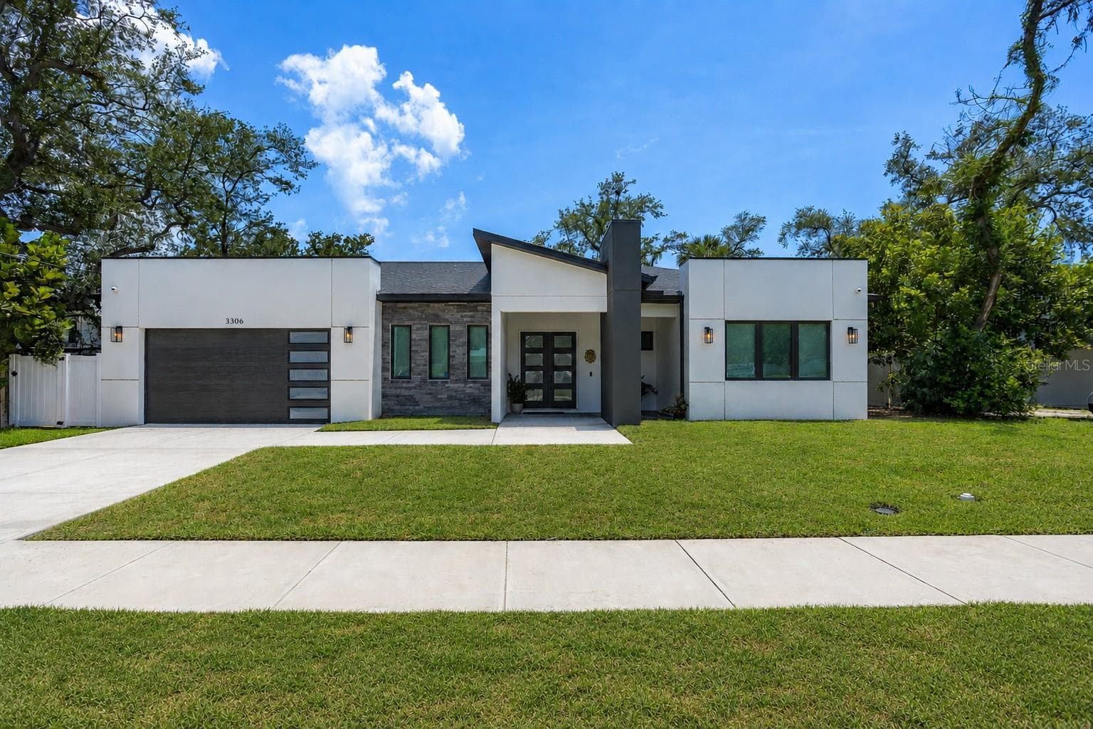 3306 W VAN BUREN DR