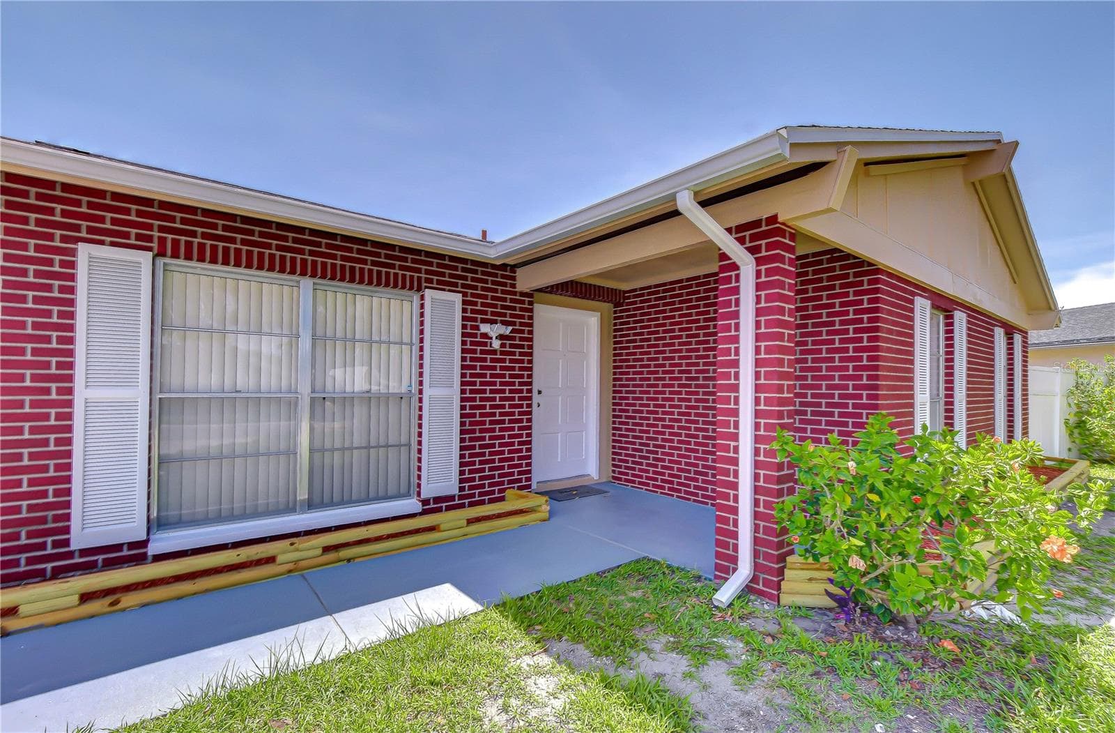 Single Family Residence at 7214 NIA LN, TAMPA, photo 3 of 19