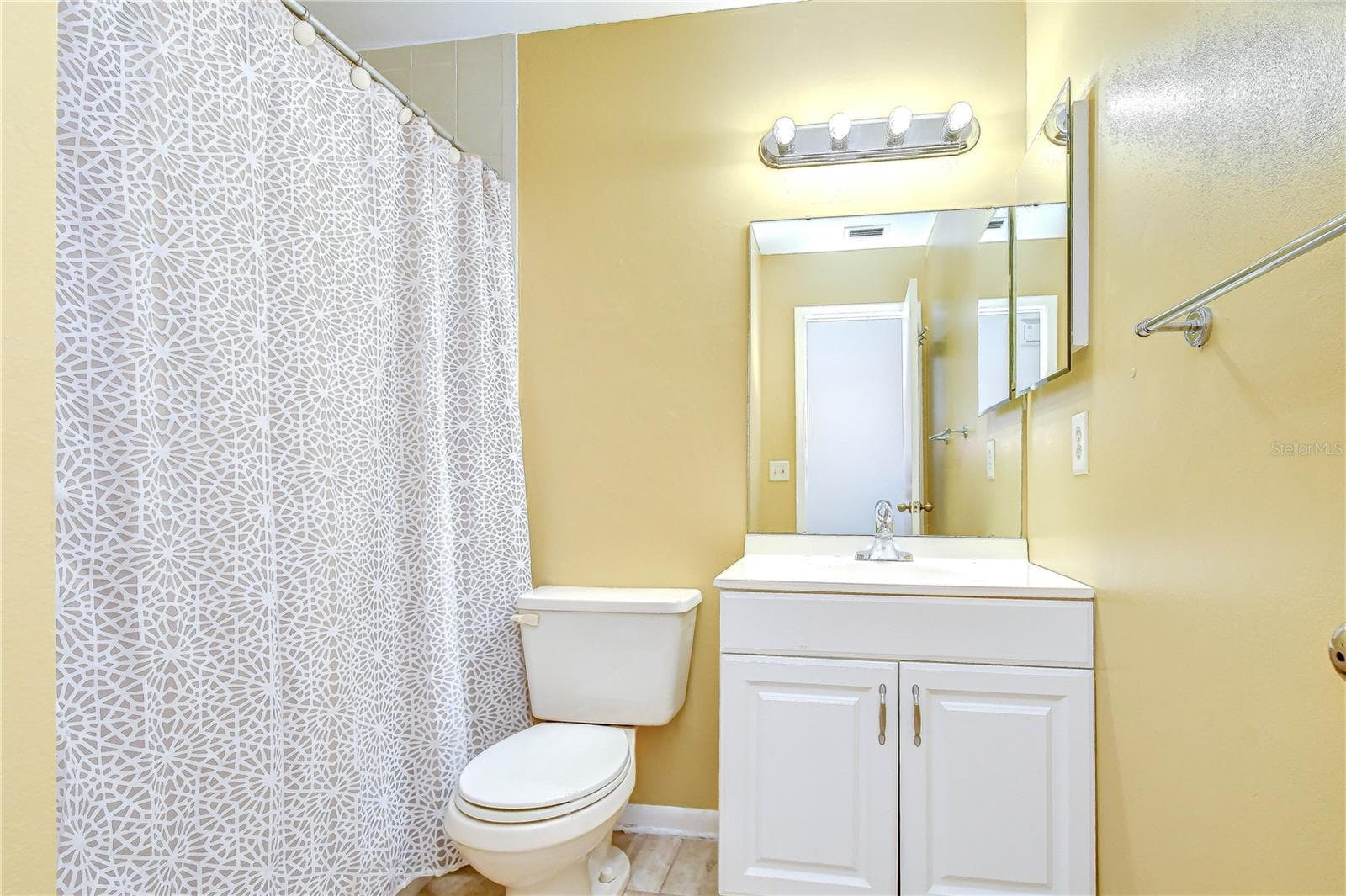 Single Family Residence at 7214 NIA LN, TAMPA, photo 15 of 19