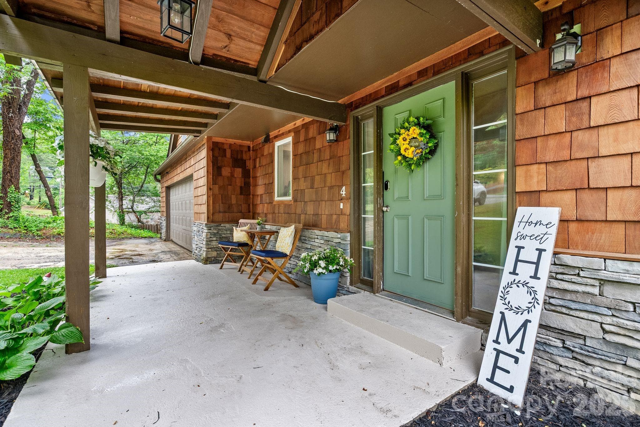 Home Sweet Home! This could be yours! - 4 Beechwood Lakes Drive, Hendersonville