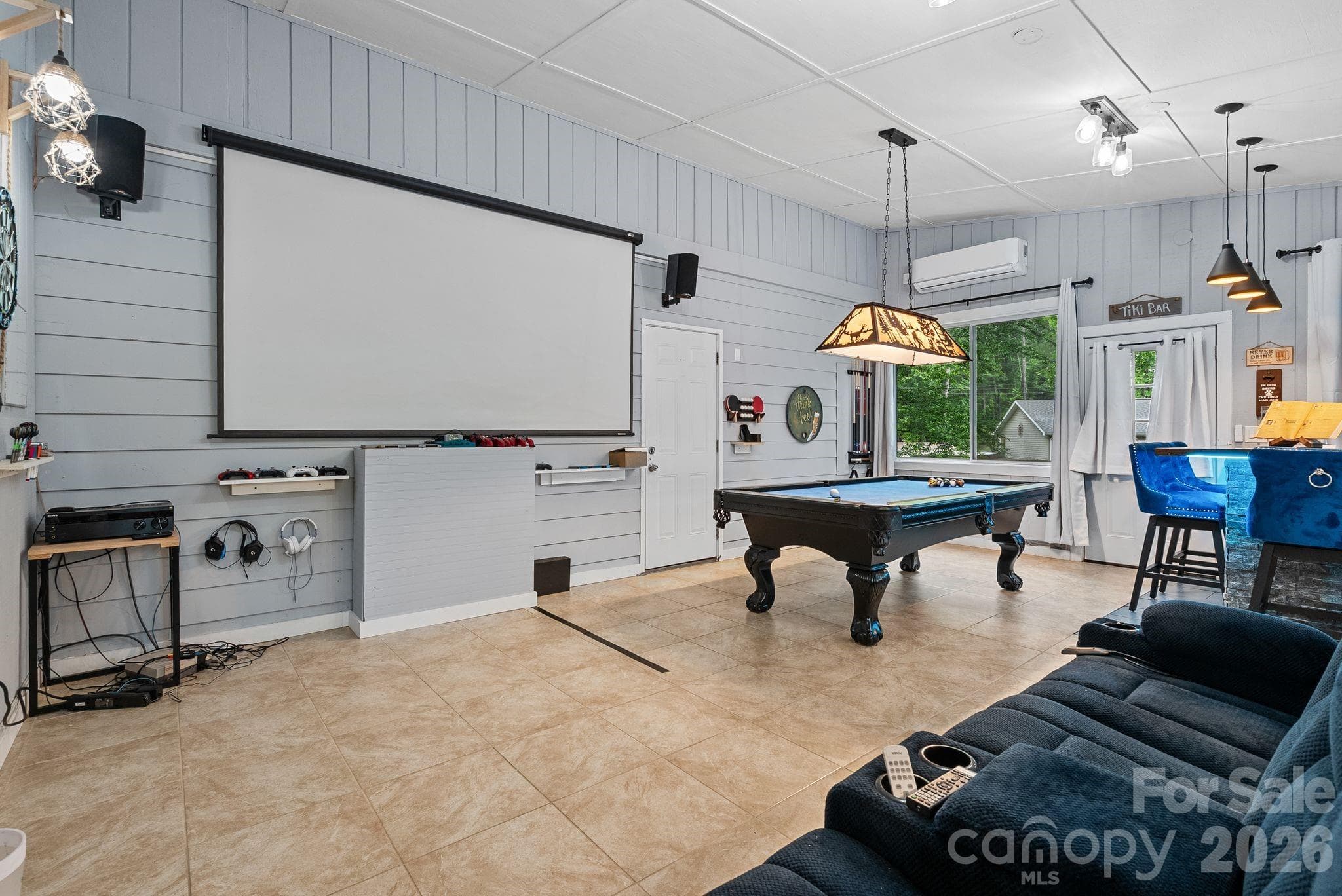 Settle in to watch your favorite movie or to host the big game for all your friends! - 4 Beechwood Lakes Drive, Hendersonville