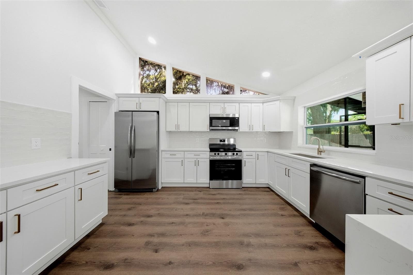 Single Family Residence at 2104 DOEFIELD CT, VALRICO, photo 10 of 41