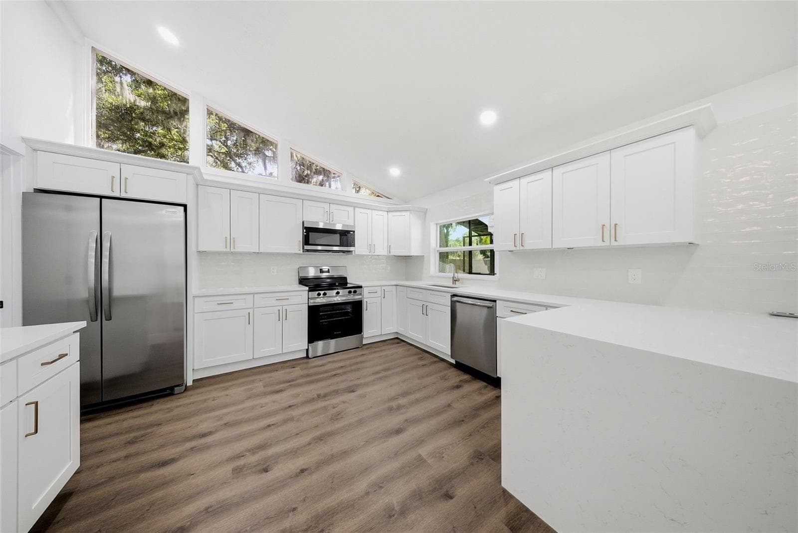 Single Family Residence at 2104 DOEFIELD CT, VALRICO, photo 12 of 41