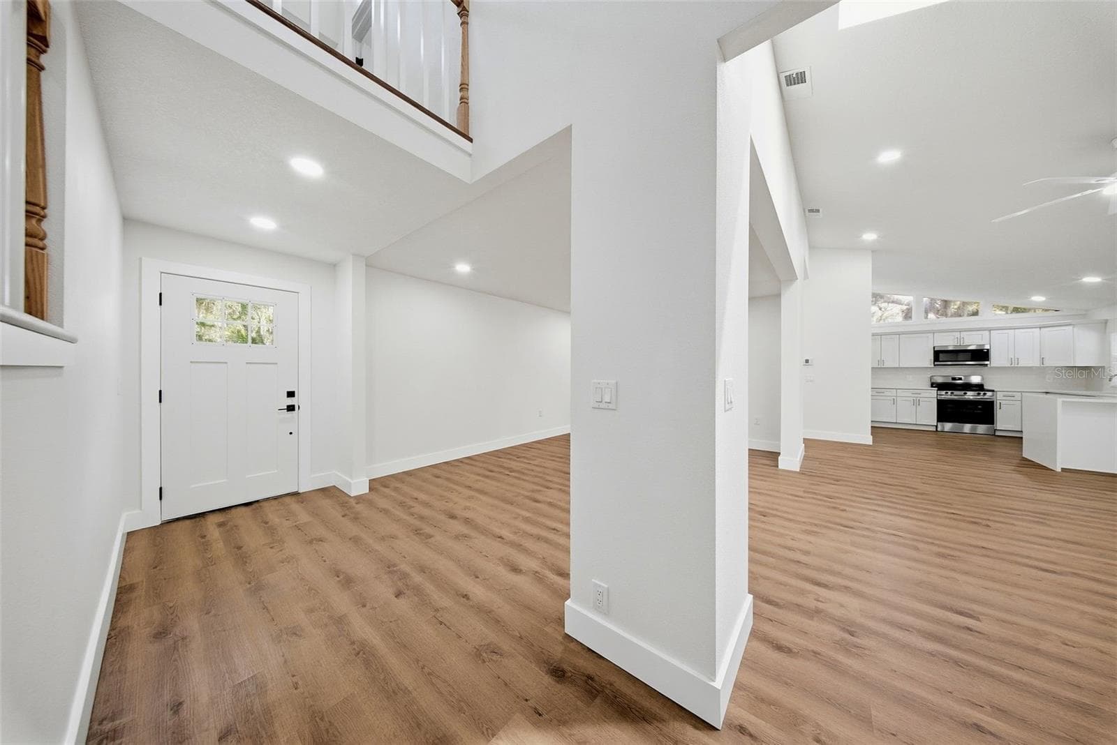 Single Family Residence at 2104 DOEFIELD CT, VALRICO, photo 3 of 41