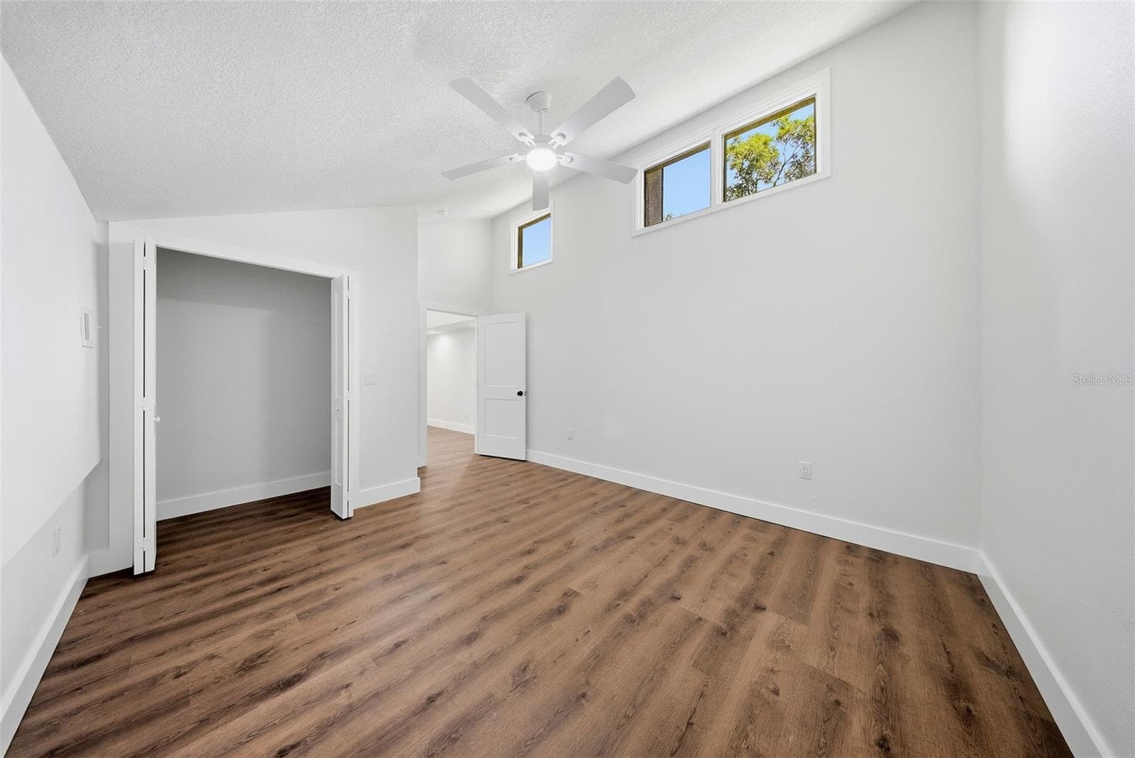 Upstairs Bedroom - 2104 DOEFIELD CT, VALRICO